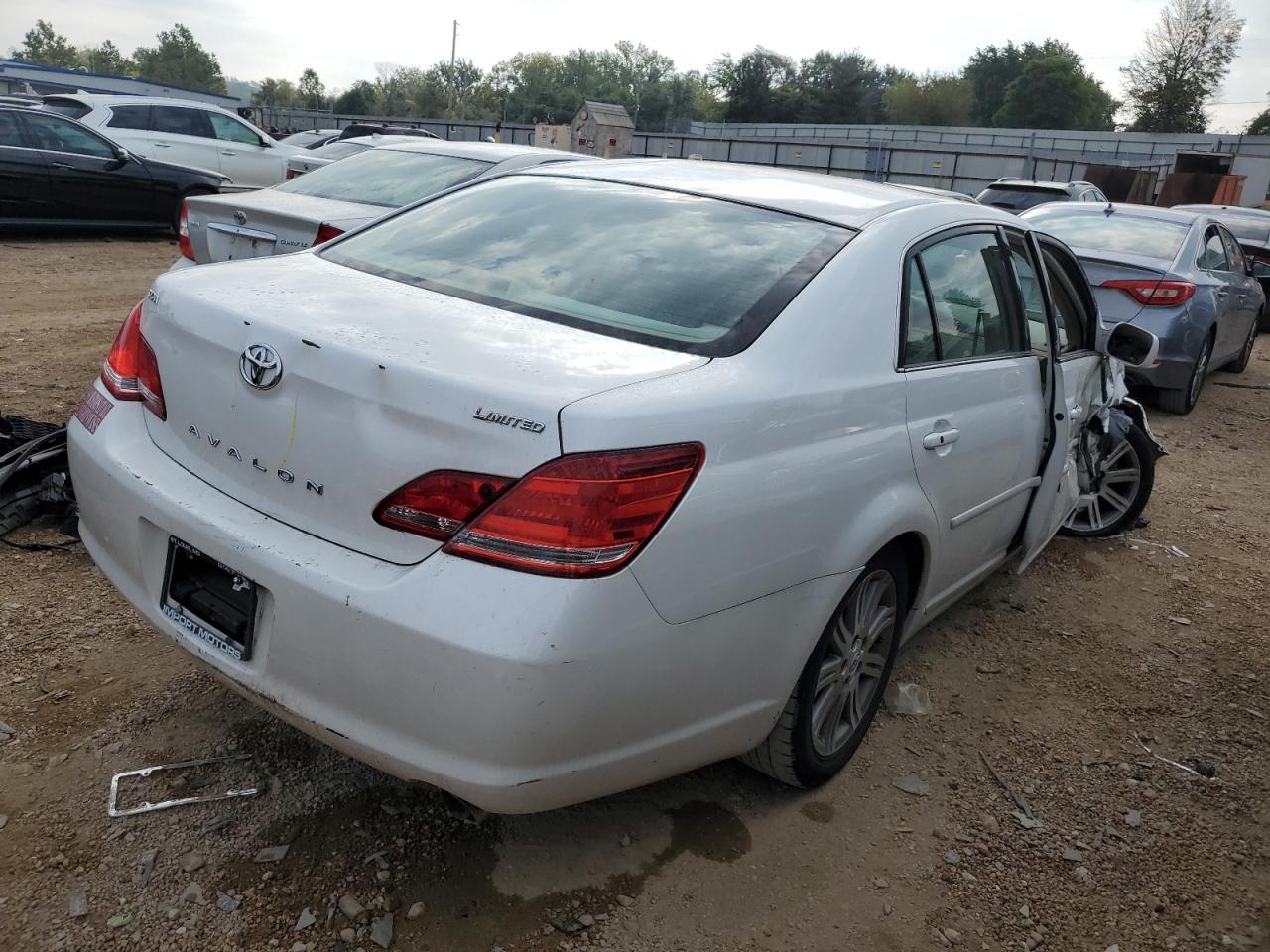 Photo 2 VIN: 4T1BK36B66U163293 - TOYOTA AVALON 