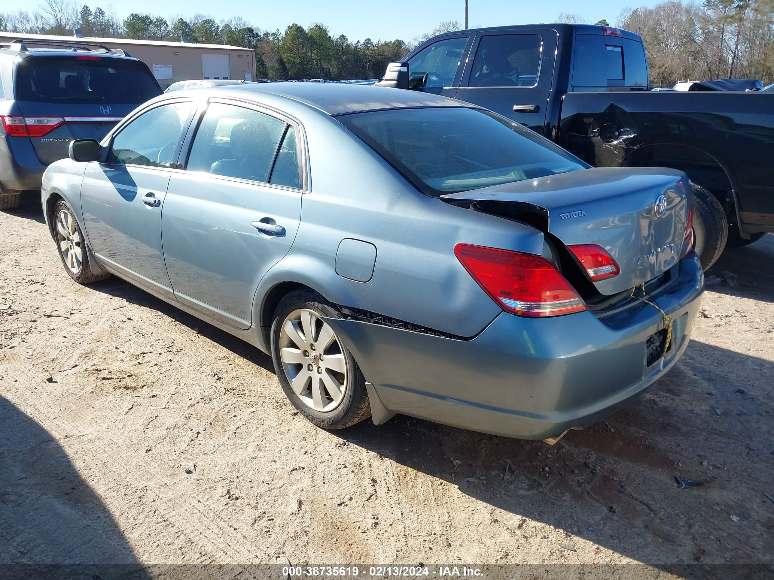 Photo 2 VIN: 4T1BK36B75U051620 - TOYOTA AVALON 