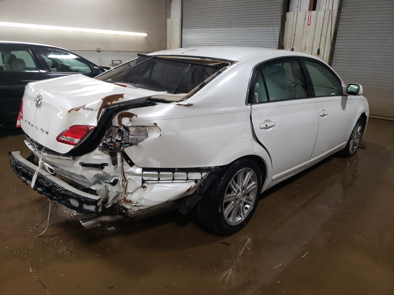 Photo 2 VIN: 4T1BK36B77U230162 - TOYOTA AVALON 