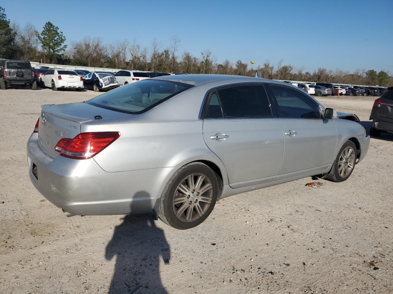 Photo 2 VIN: 4T1BK36B85U030601 - TOYOTA AVALON 