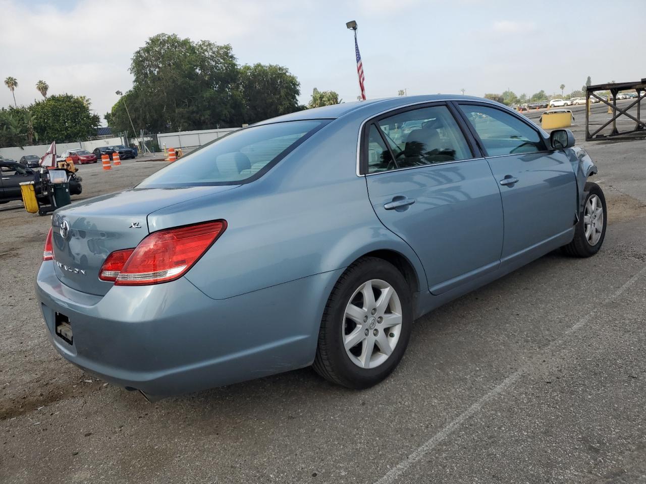 Photo 2 VIN: 4T1BK36B87U181425 - TOYOTA AVALON 