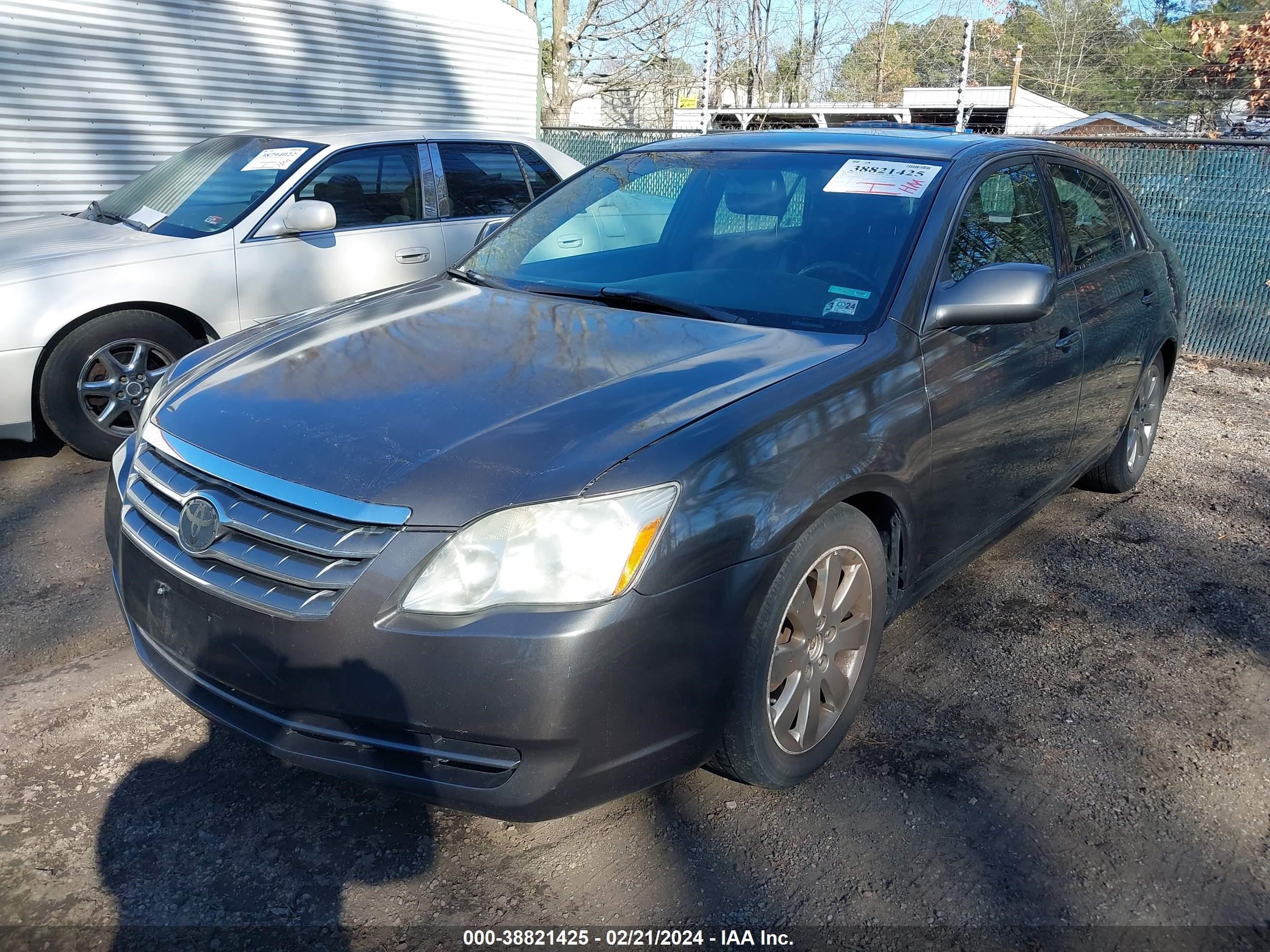 Photo 1 VIN: 4T1BK36B95U044300 - TOYOTA AVALON 