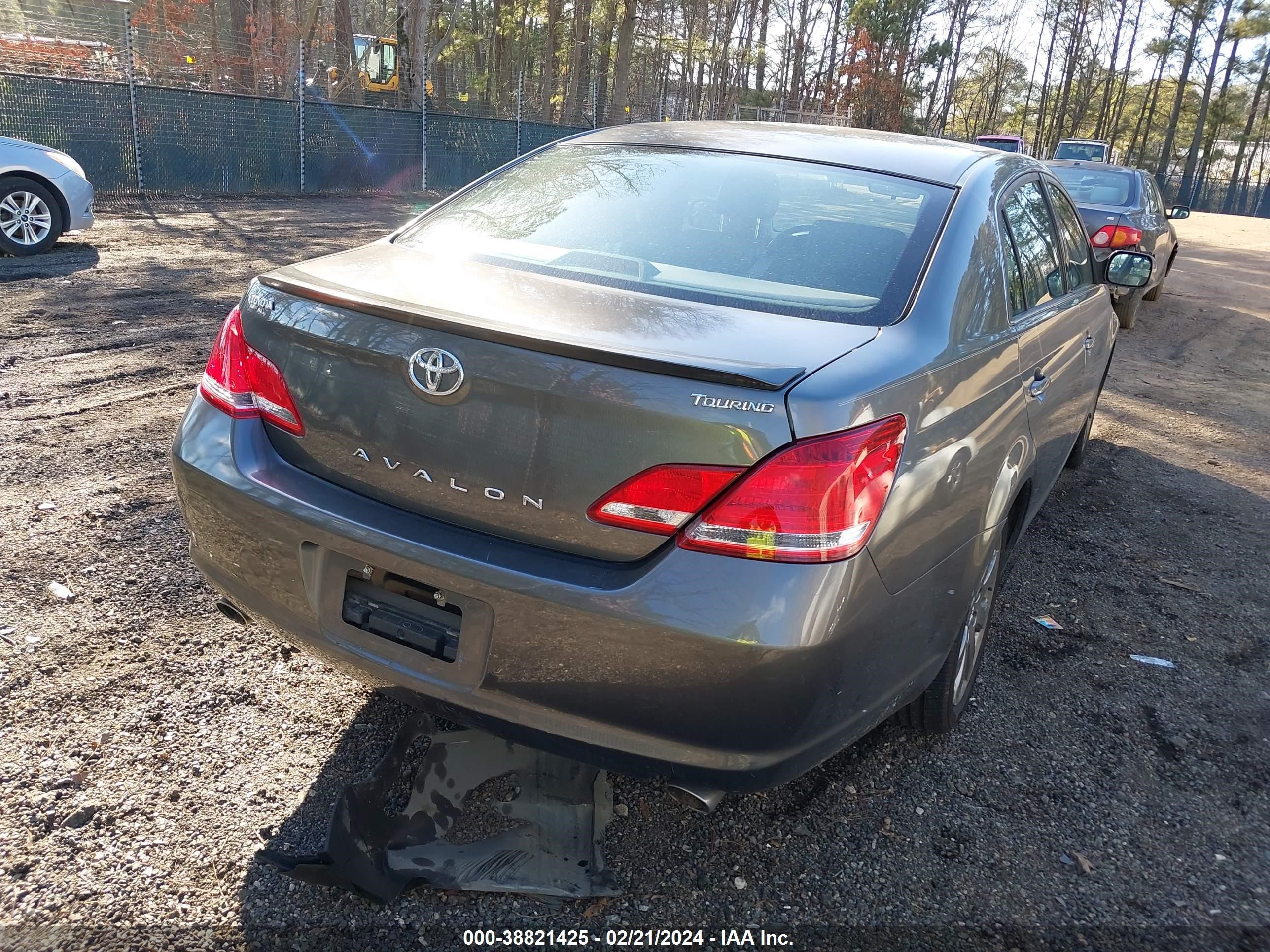 Photo 3 VIN: 4T1BK36B95U044300 - TOYOTA AVALON 