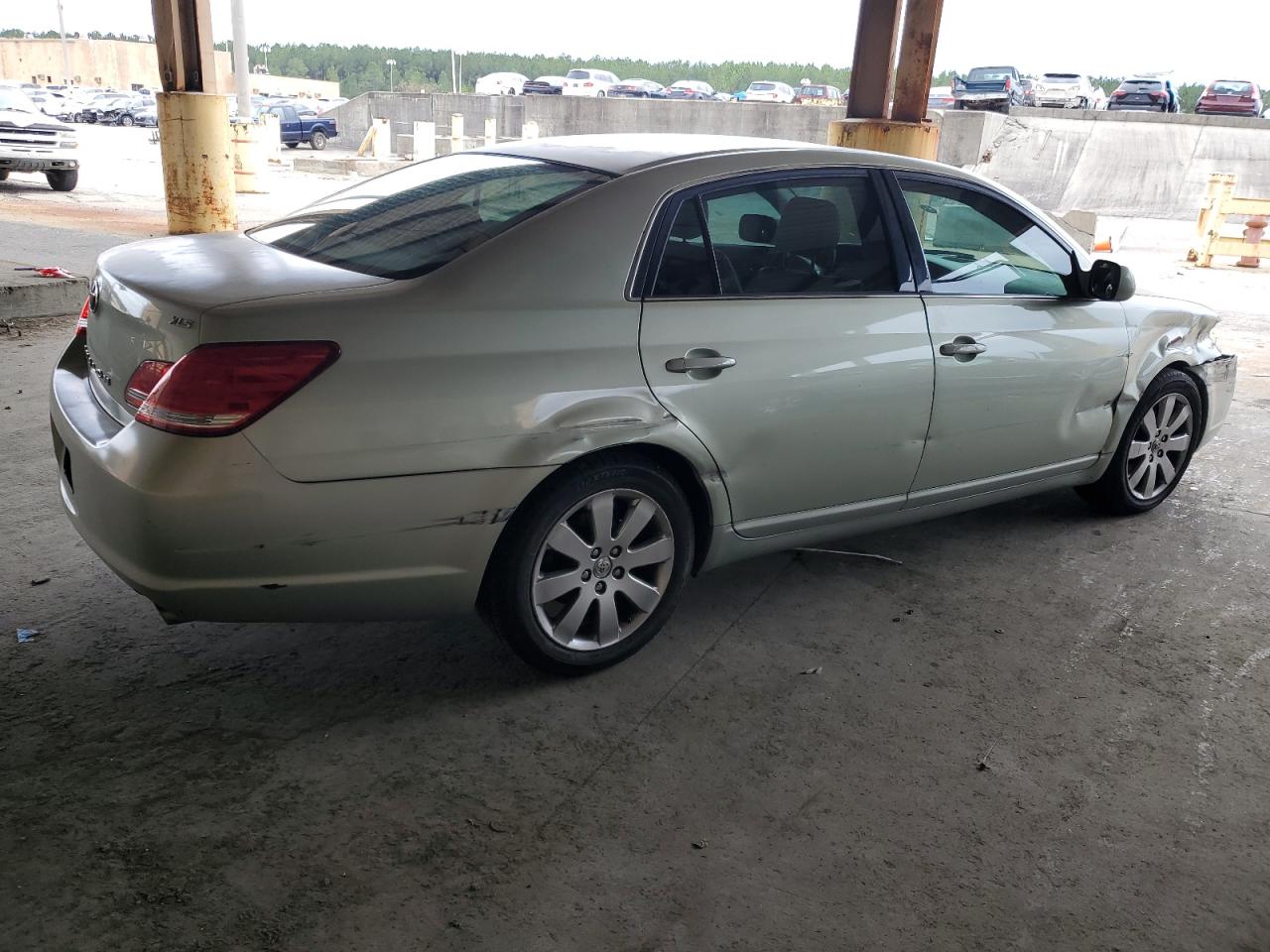 Photo 2 VIN: 4T1BK36B97U173169 - TOYOTA AVALON 