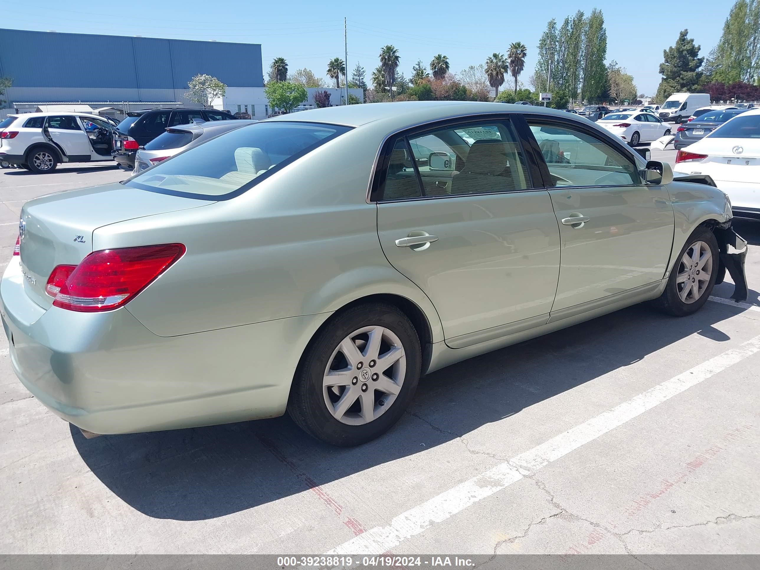 Photo 3 VIN: 4T1BK36B97U179697 - TOYOTA AVALON 