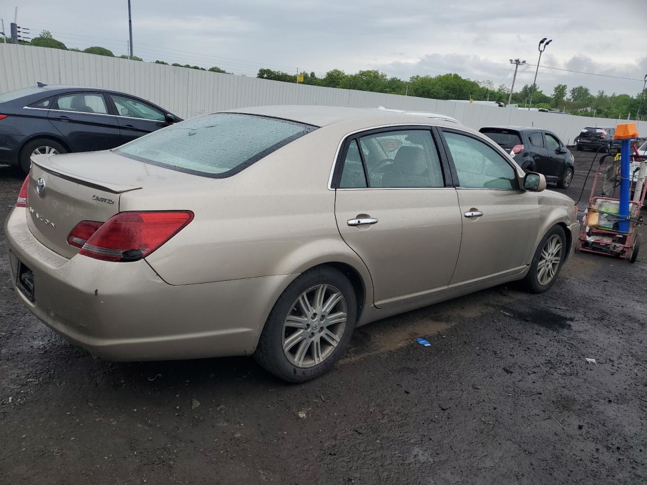 Photo 2 VIN: 4T1BK36B98U280191 - TOYOTA AVALON 