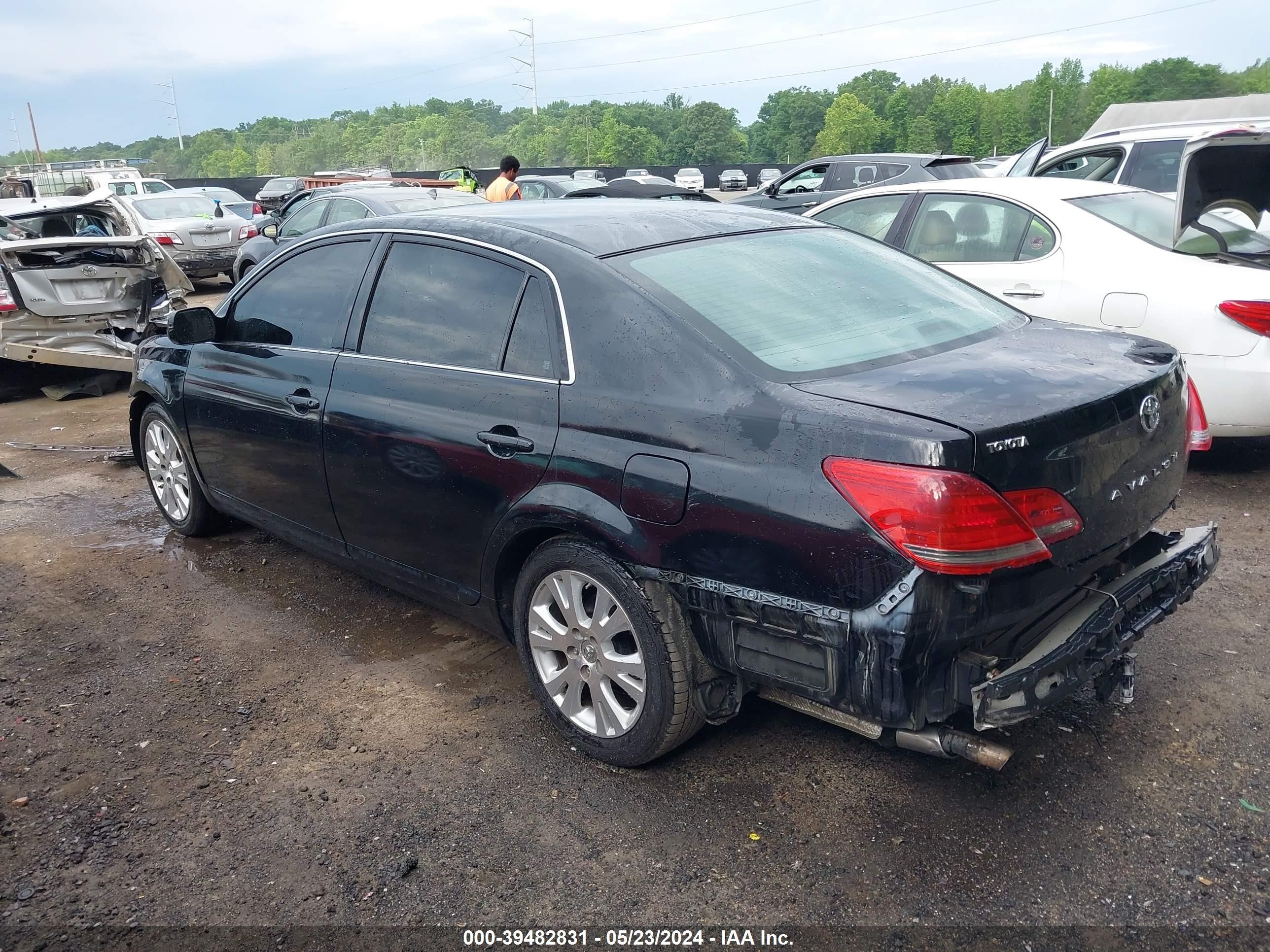 Photo 2 VIN: 4T1BK36B98U307776 - TOYOTA AVALON 