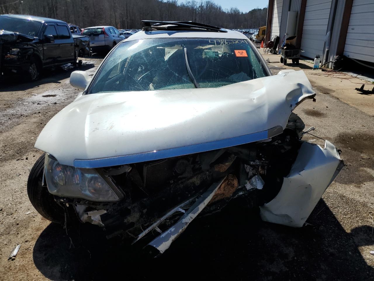 Photo 4 VIN: 4T1BK36BX5U019969 - TOYOTA AVALON 