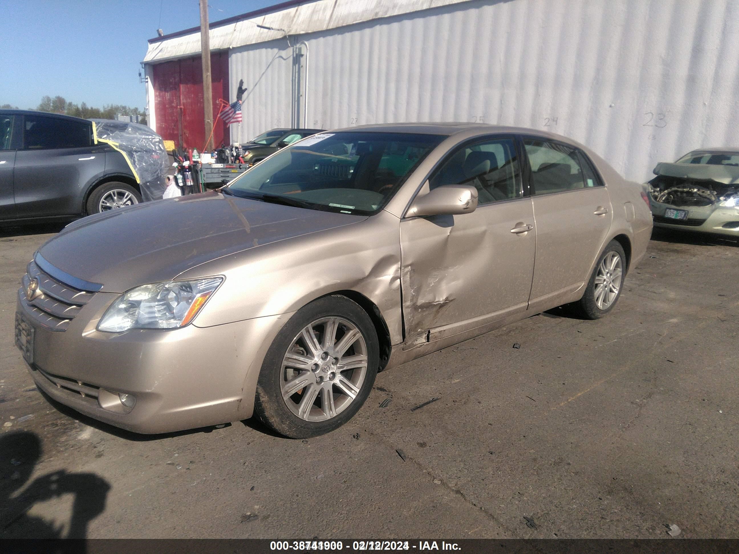 Photo 2 VIN: 4T1BK36BX5U029515 - TOYOTA AVALON 