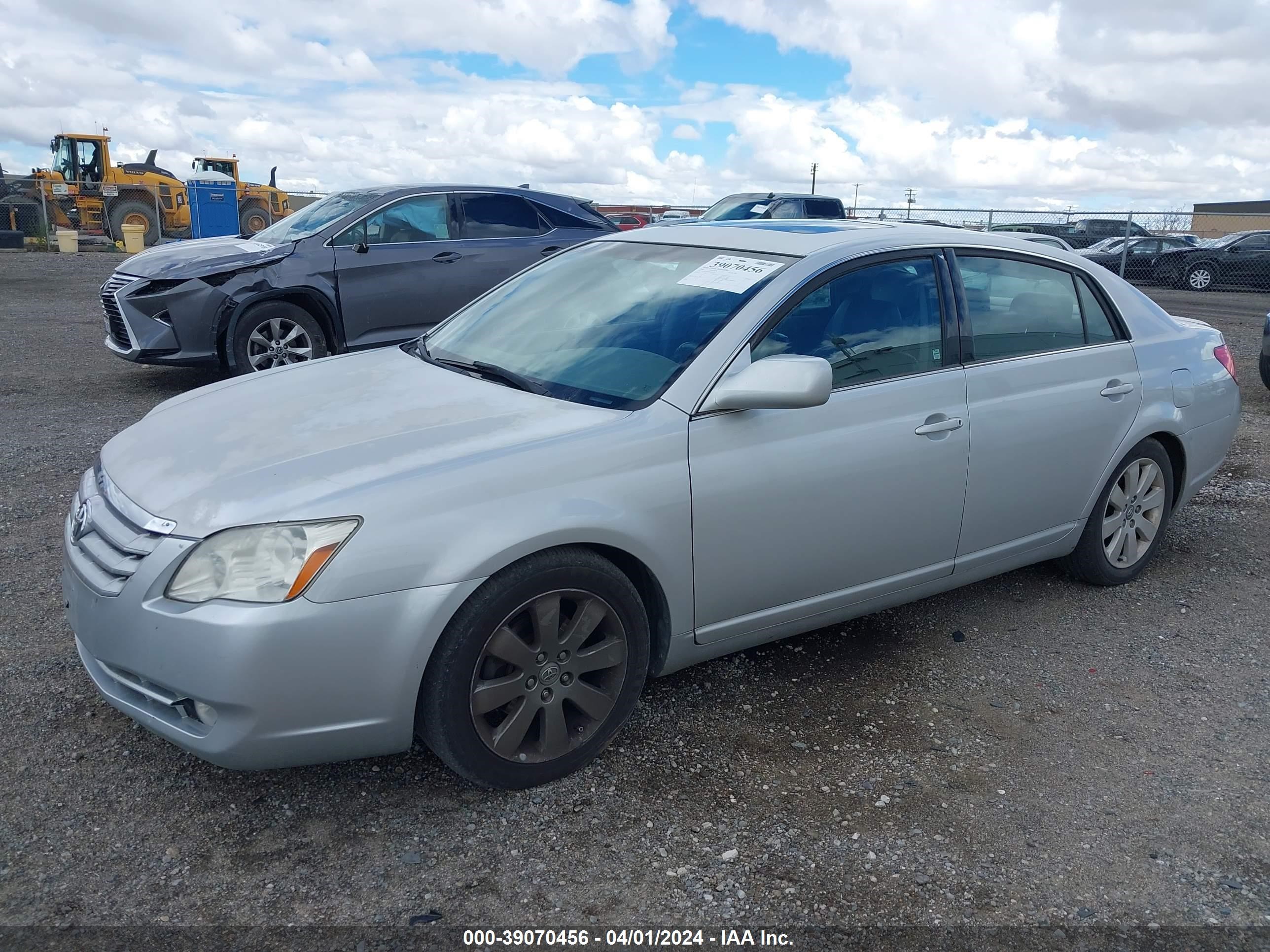 Photo 1 VIN: 4T1BK36BX5U061039 - TOYOTA AVALON XL 