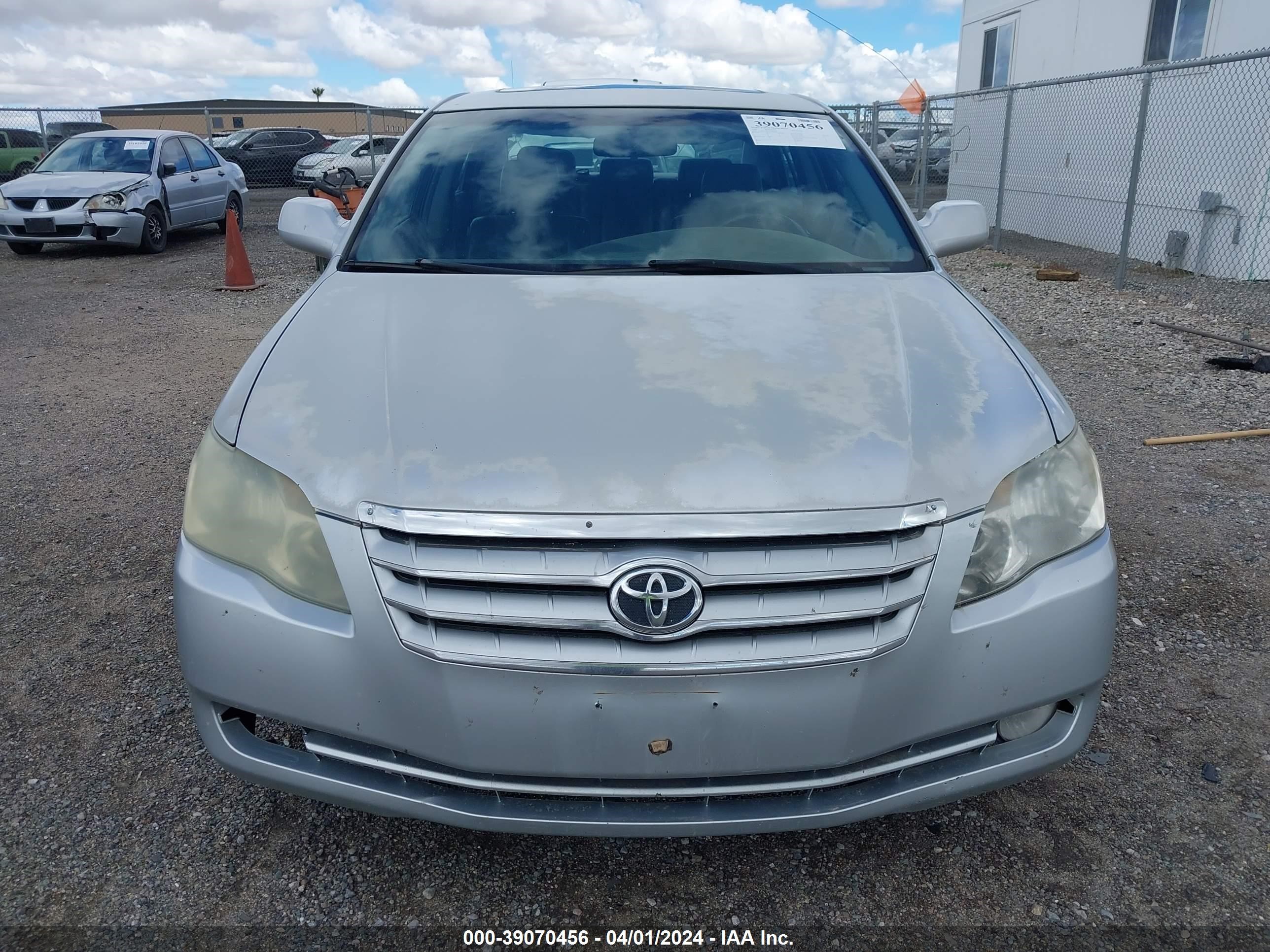 Photo 11 VIN: 4T1BK36BX5U061039 - TOYOTA AVALON XL 