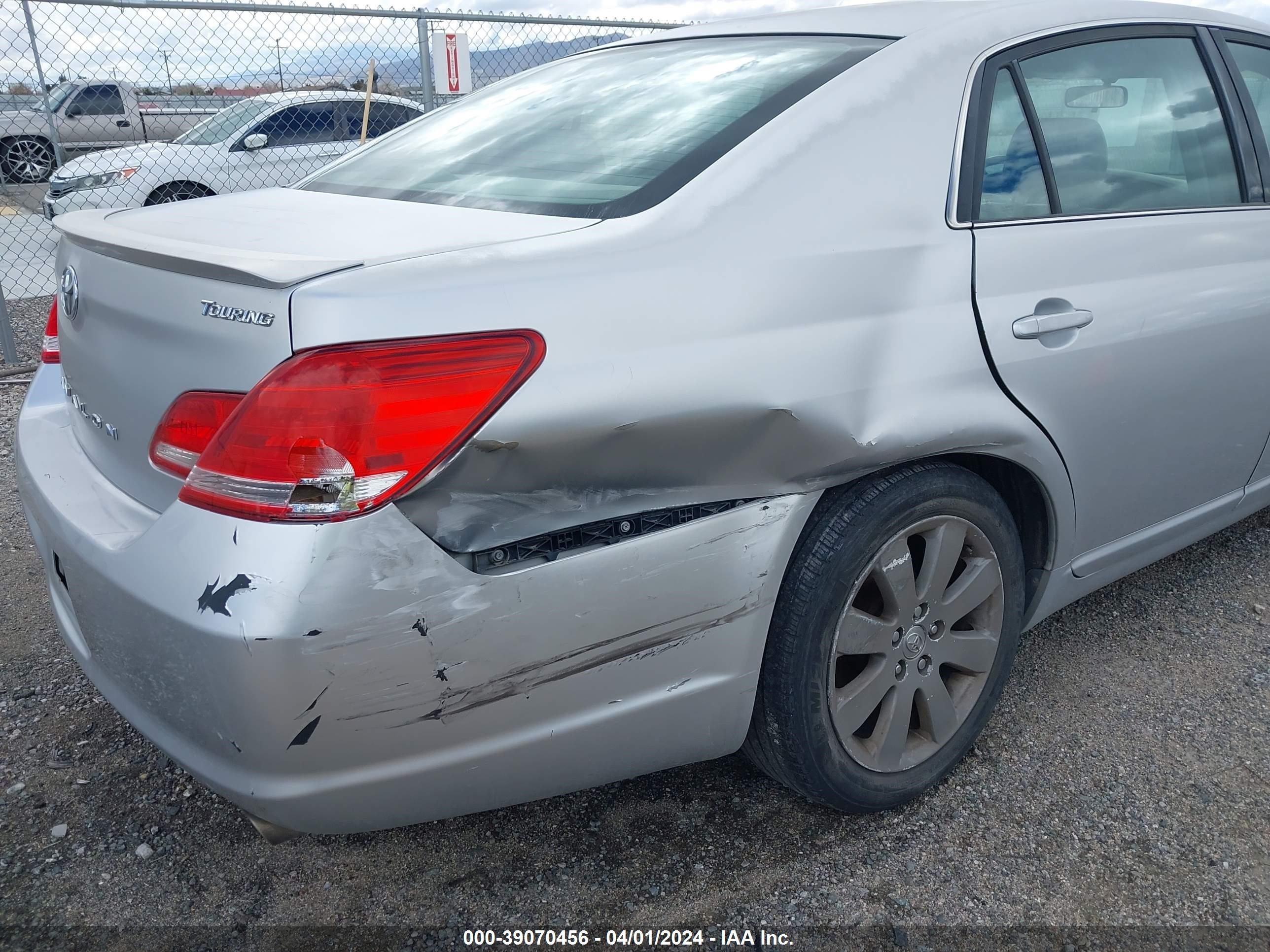 Photo 5 VIN: 4T1BK36BX5U061039 - TOYOTA AVALON XL 