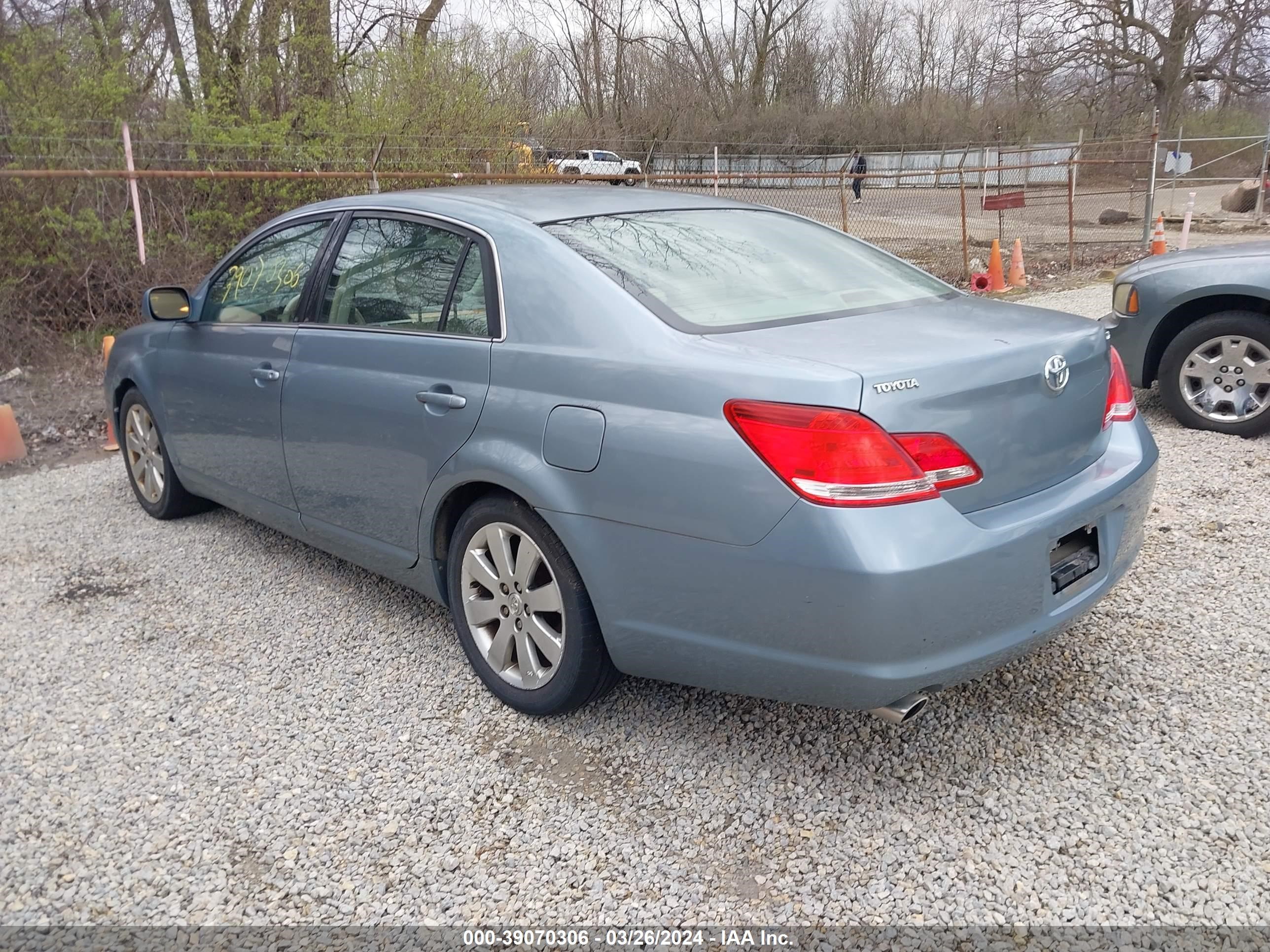 Photo 2 VIN: 4T1BK36BX6U065626 - TOYOTA AVALON 