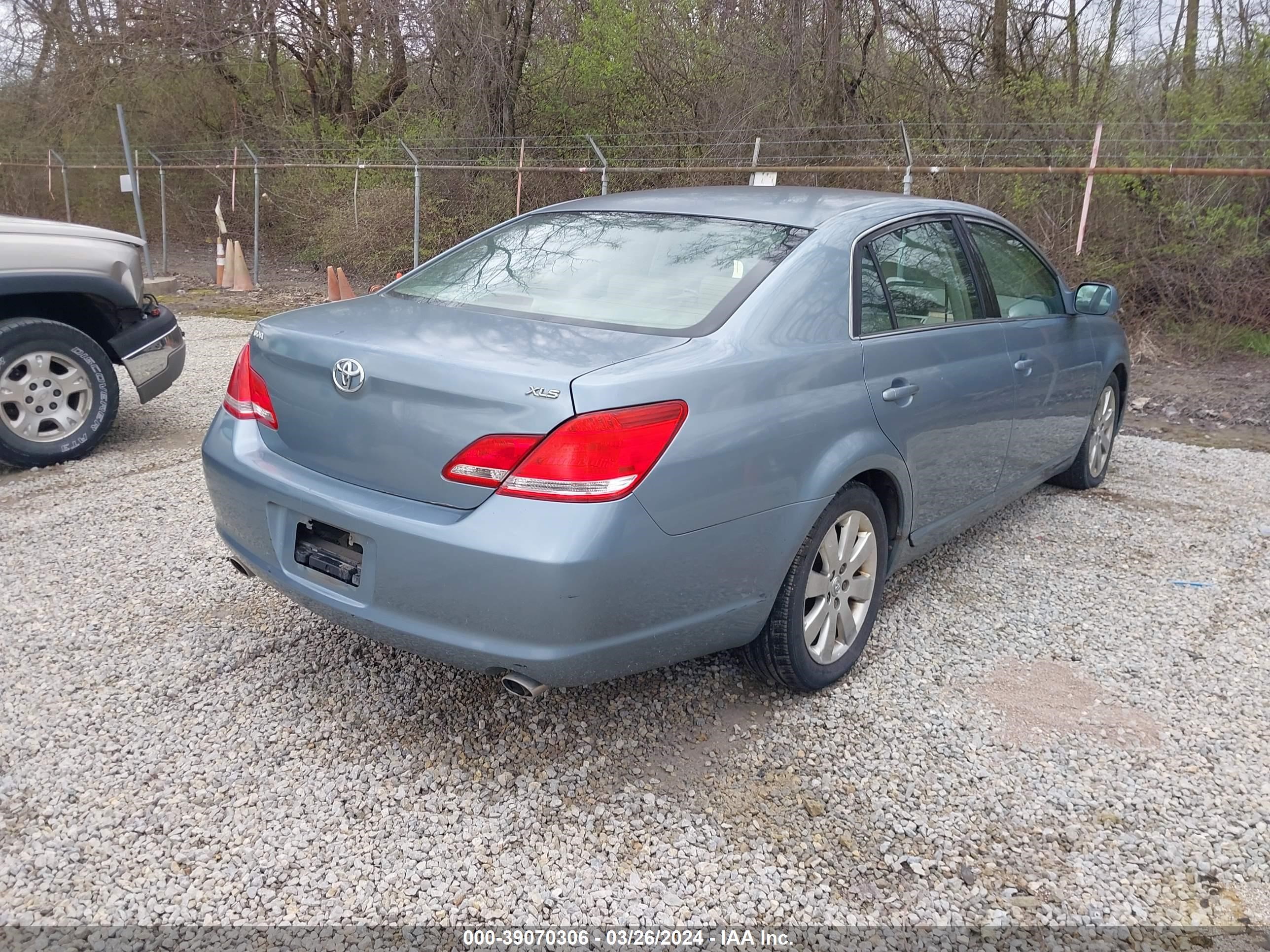 Photo 3 VIN: 4T1BK36BX6U065626 - TOYOTA AVALON 