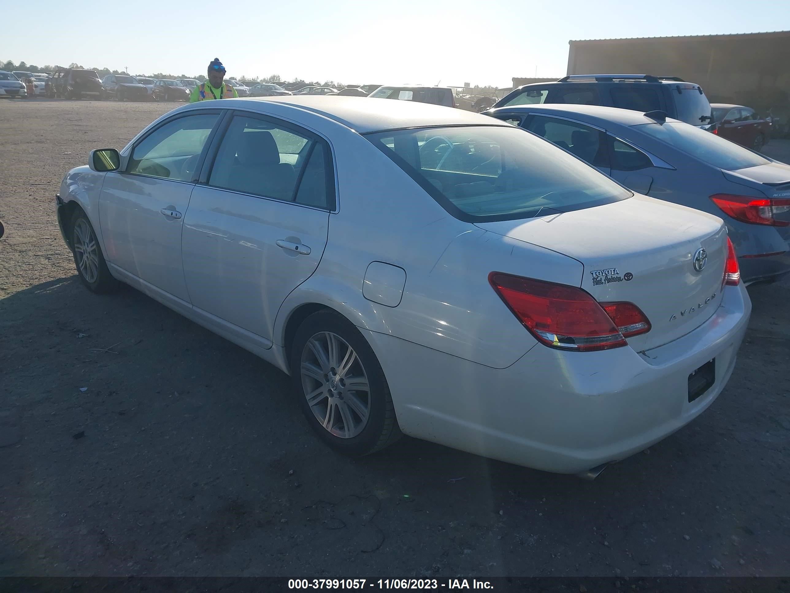 Photo 2 VIN: 4T1BK36BX6U150692 - TOYOTA AVALON 