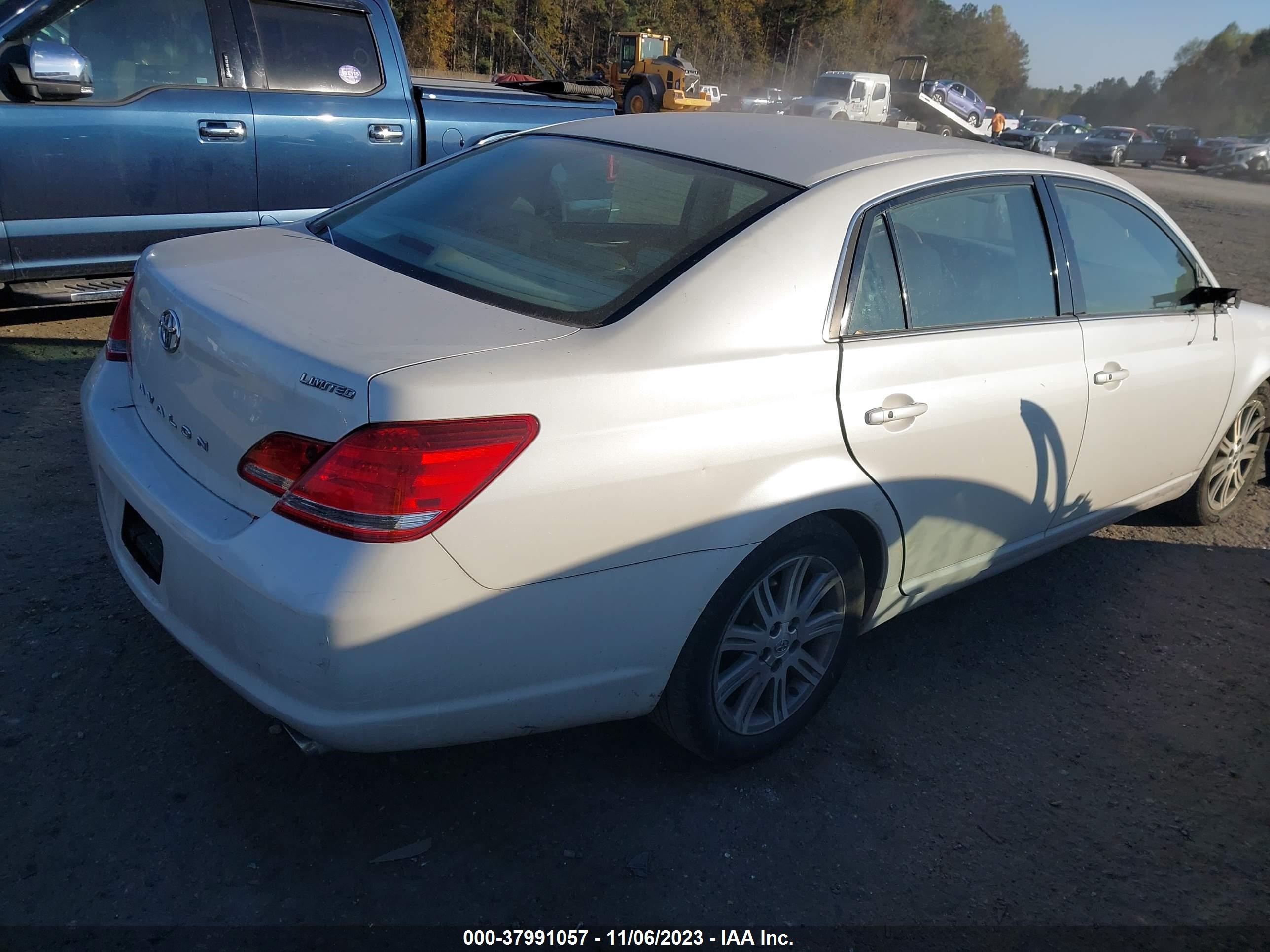 Photo 3 VIN: 4T1BK36BX6U150692 - TOYOTA AVALON 