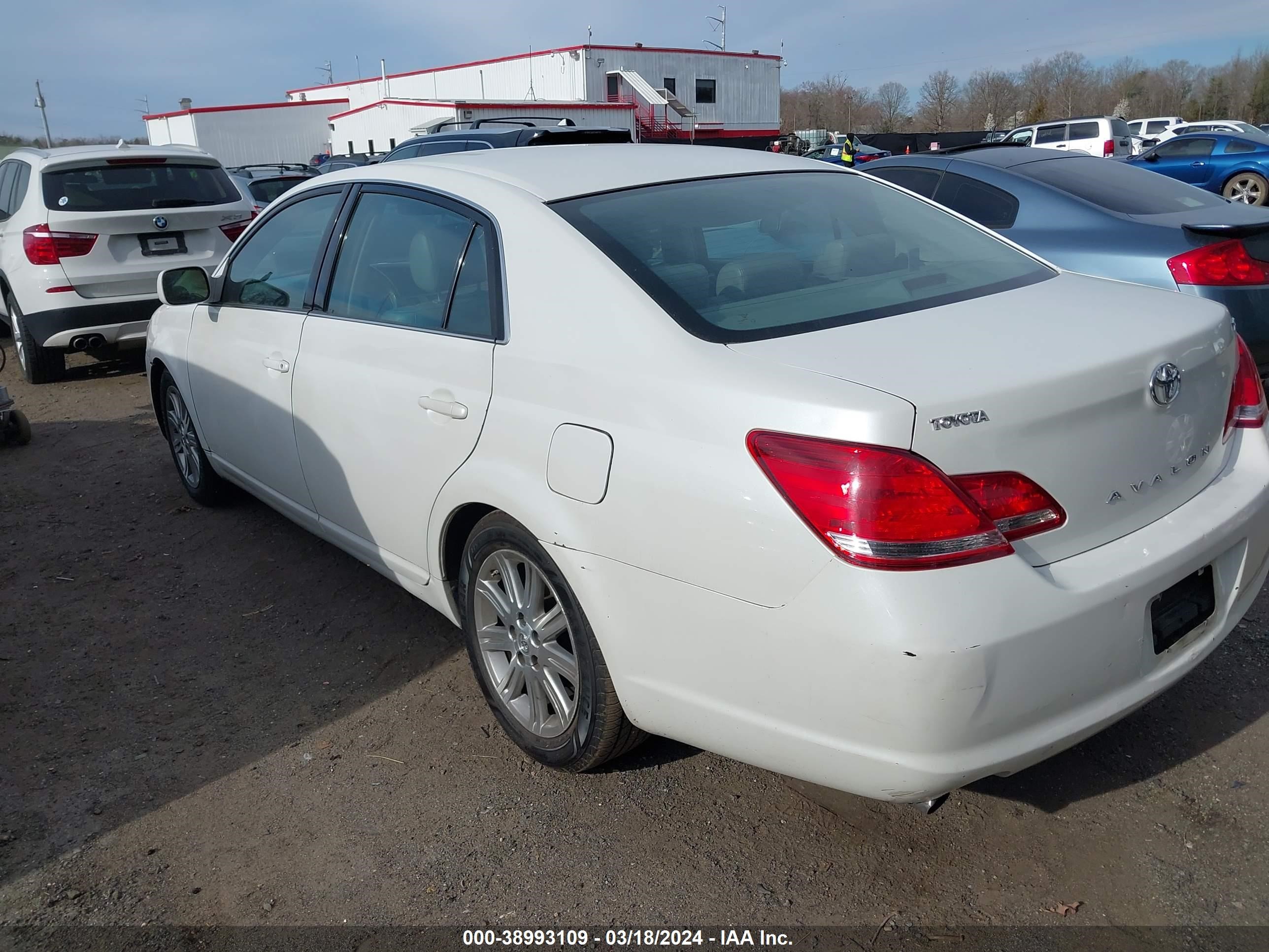 Photo 2 VIN: 4T1BK36BX7U210195 - TOYOTA AVALON 