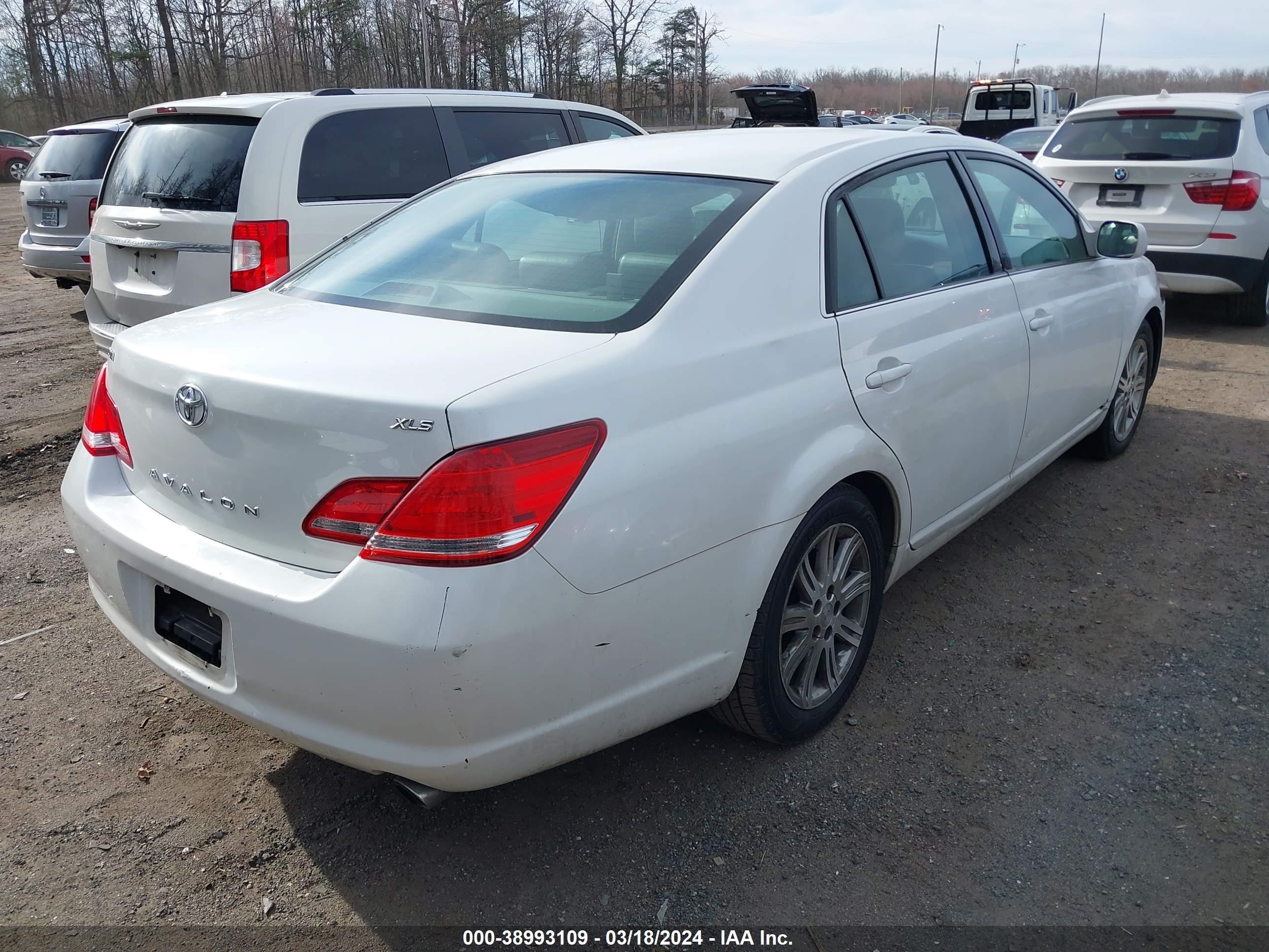 Photo 3 VIN: 4T1BK36BX7U210195 - TOYOTA AVALON 