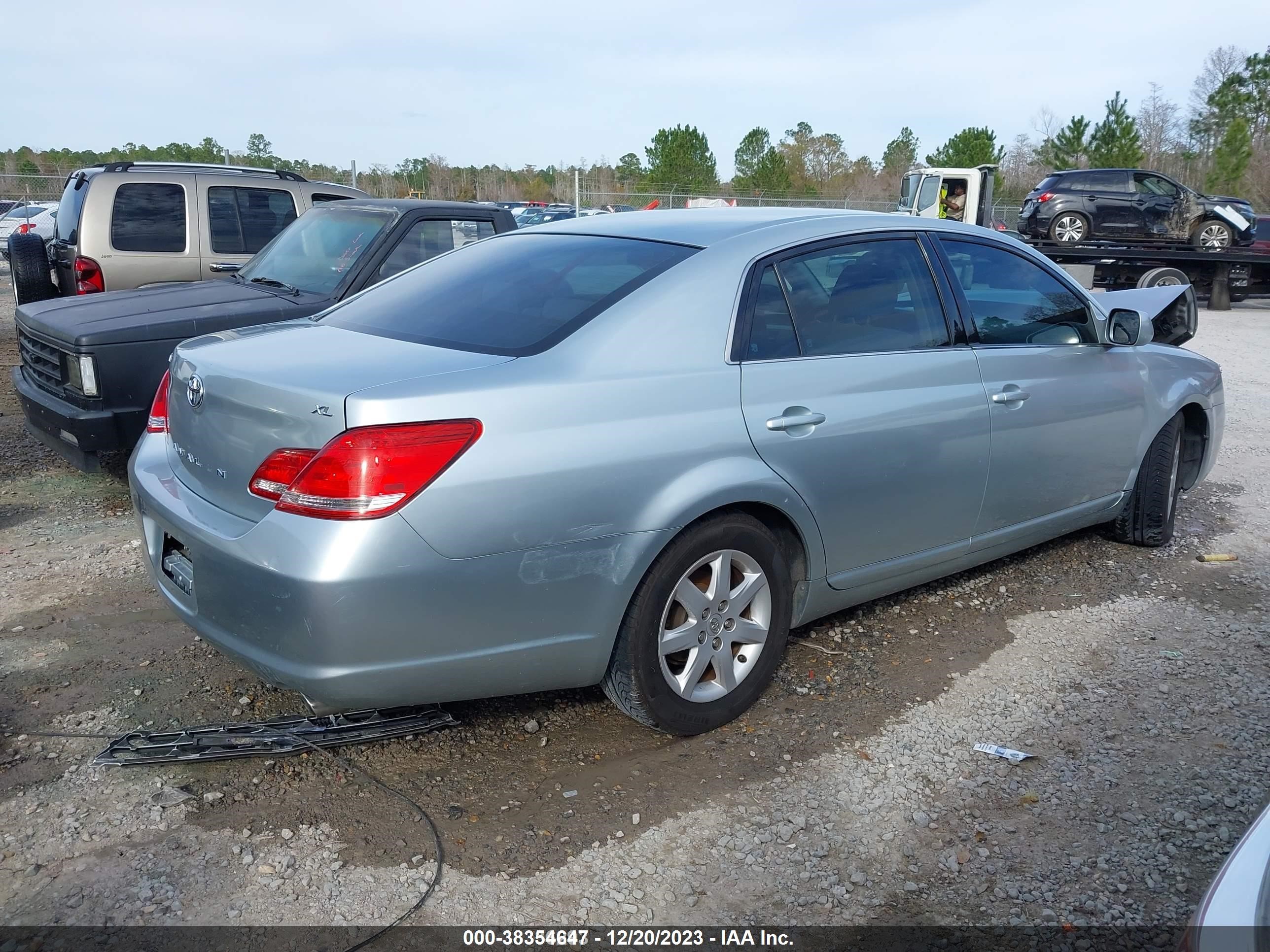 Photo 3 VIN: 4T1BK36BX7U212044 - TOYOTA AVALON 