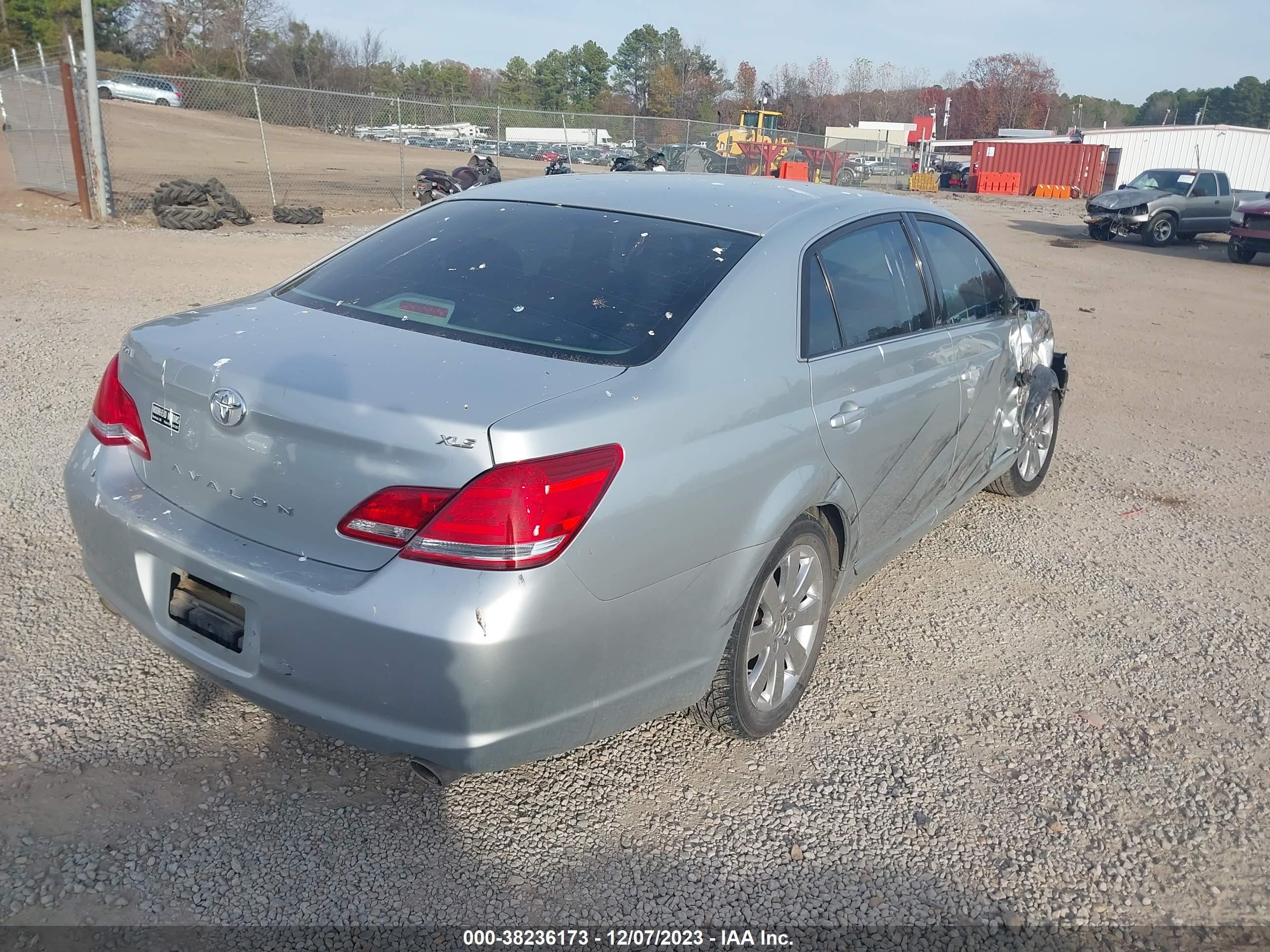 Photo 3 VIN: 4T1BK36BX7U233346 - TOYOTA AVALON 