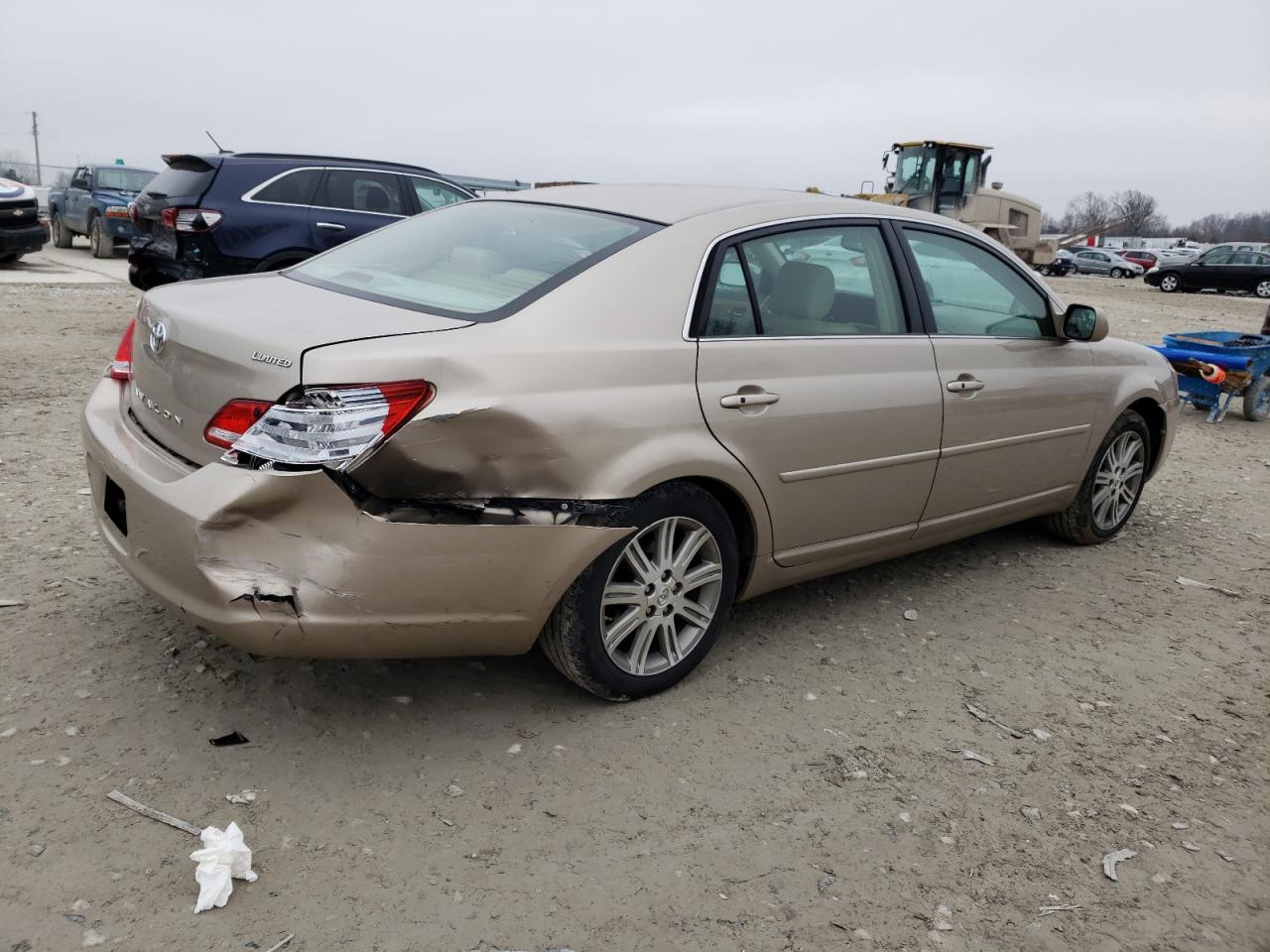 Photo 2 VIN: 4T1BK36BX7U235825 - TOYOTA AVALON 