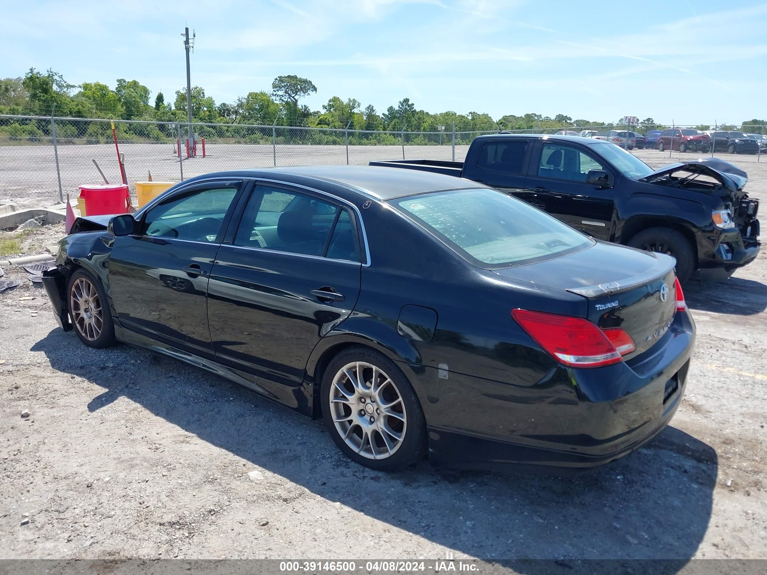 Photo 2 VIN: 4T1BK36BX7U237669 - TOYOTA AVALON 