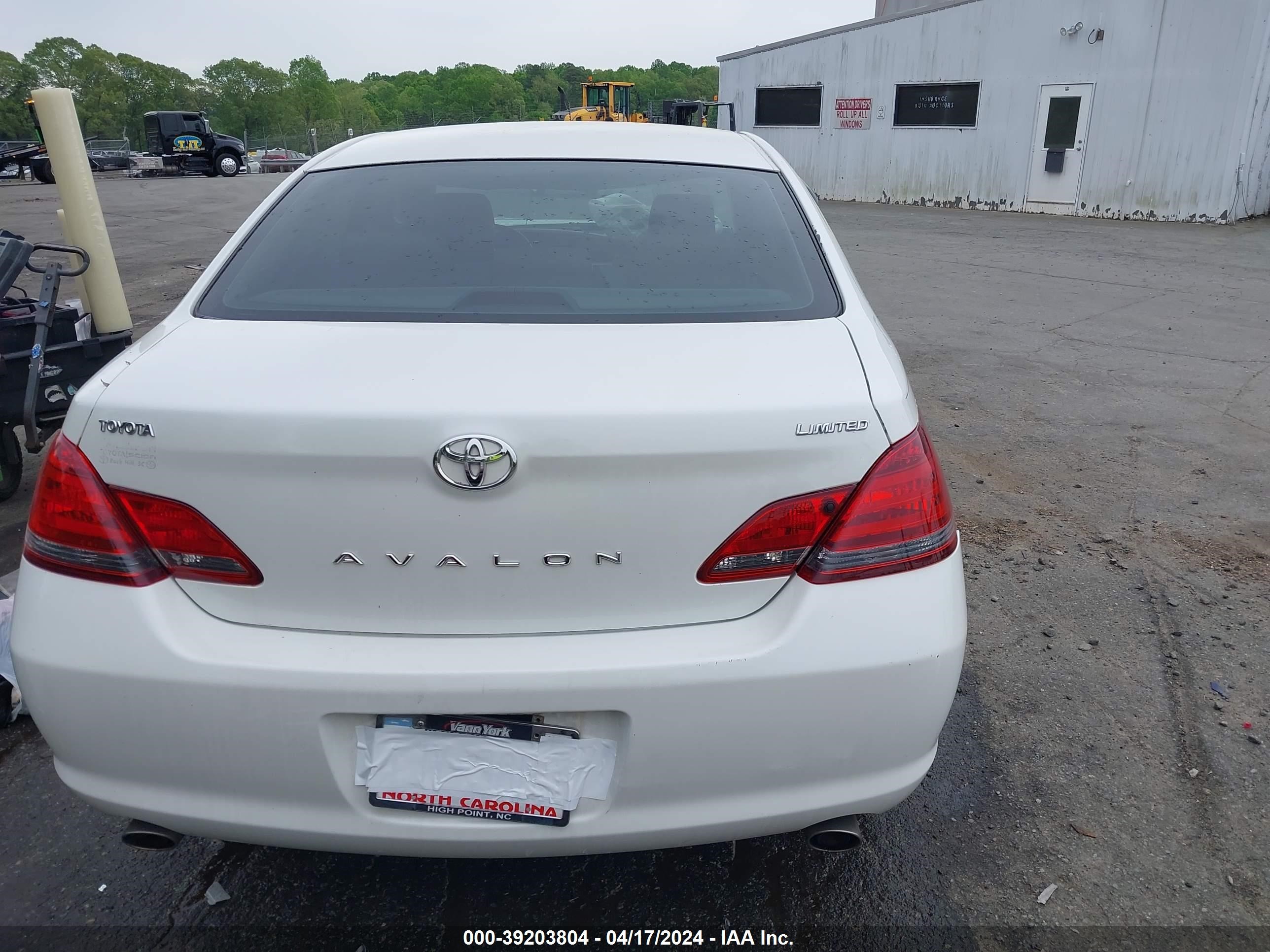 Photo 15 VIN: 4T1BK36BX8U307270 - TOYOTA AVALON 