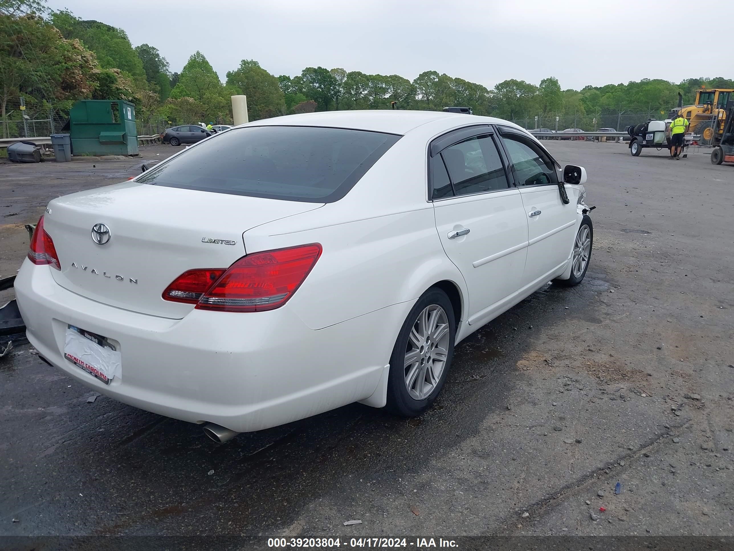 Photo 3 VIN: 4T1BK36BX8U307270 - TOYOTA AVALON 