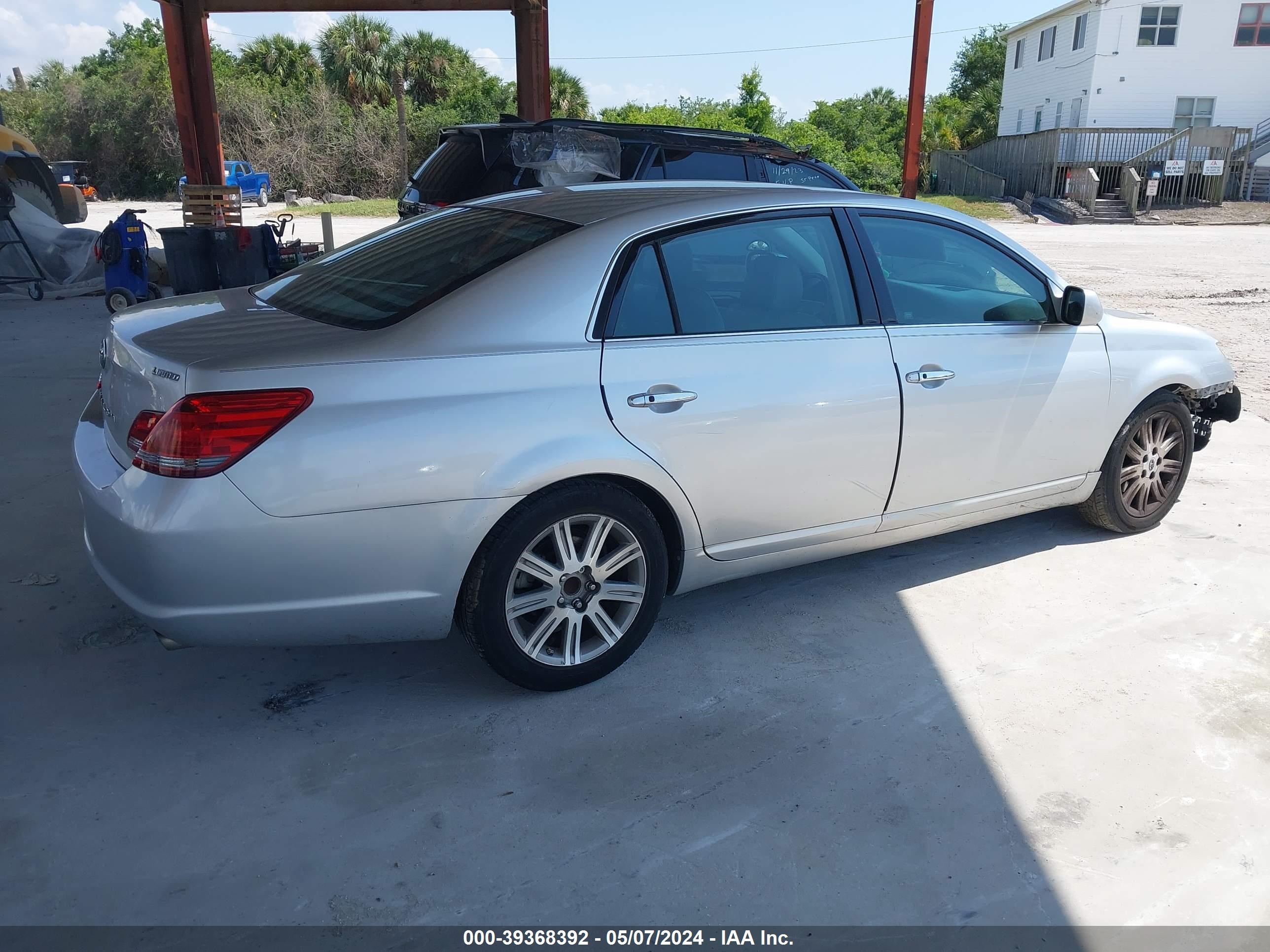 Photo 3 VIN: 4T1BK36BX8U312159 - TOYOTA AVALON 