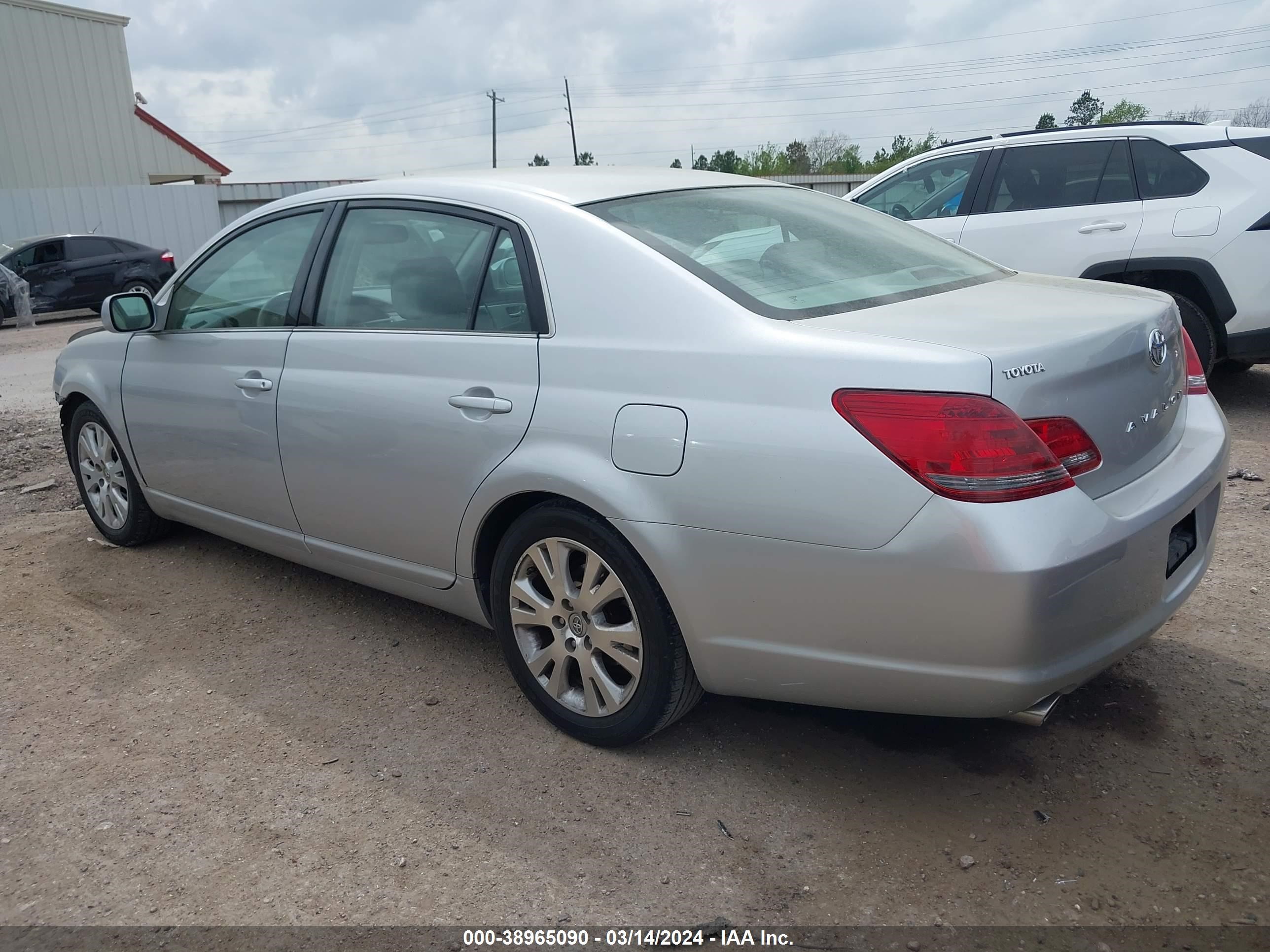 Photo 2 VIN: 4T1BK36BX8U320469 - TOYOTA AVALON 