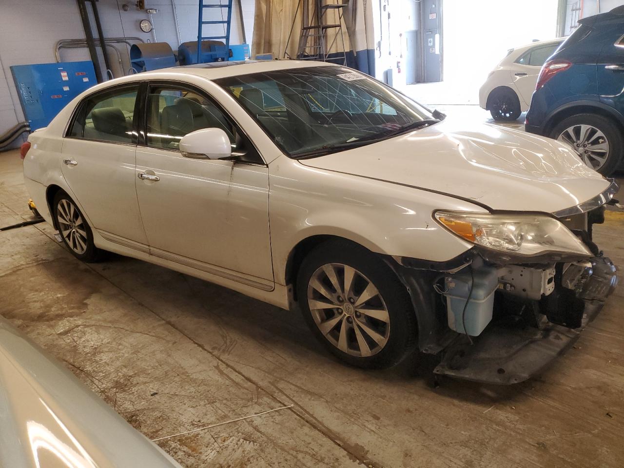 Photo 3 VIN: 4T1BK3DB1BU420096 - TOYOTA AVALON 