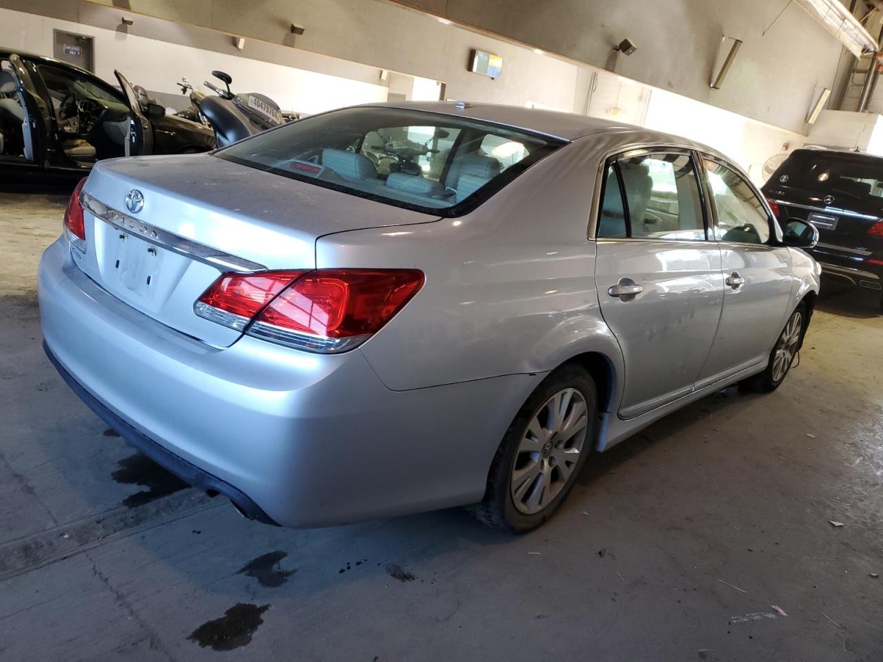 Photo 2 VIN: 4T1BK3DB2CU445672 - TOYOTA AVALON 