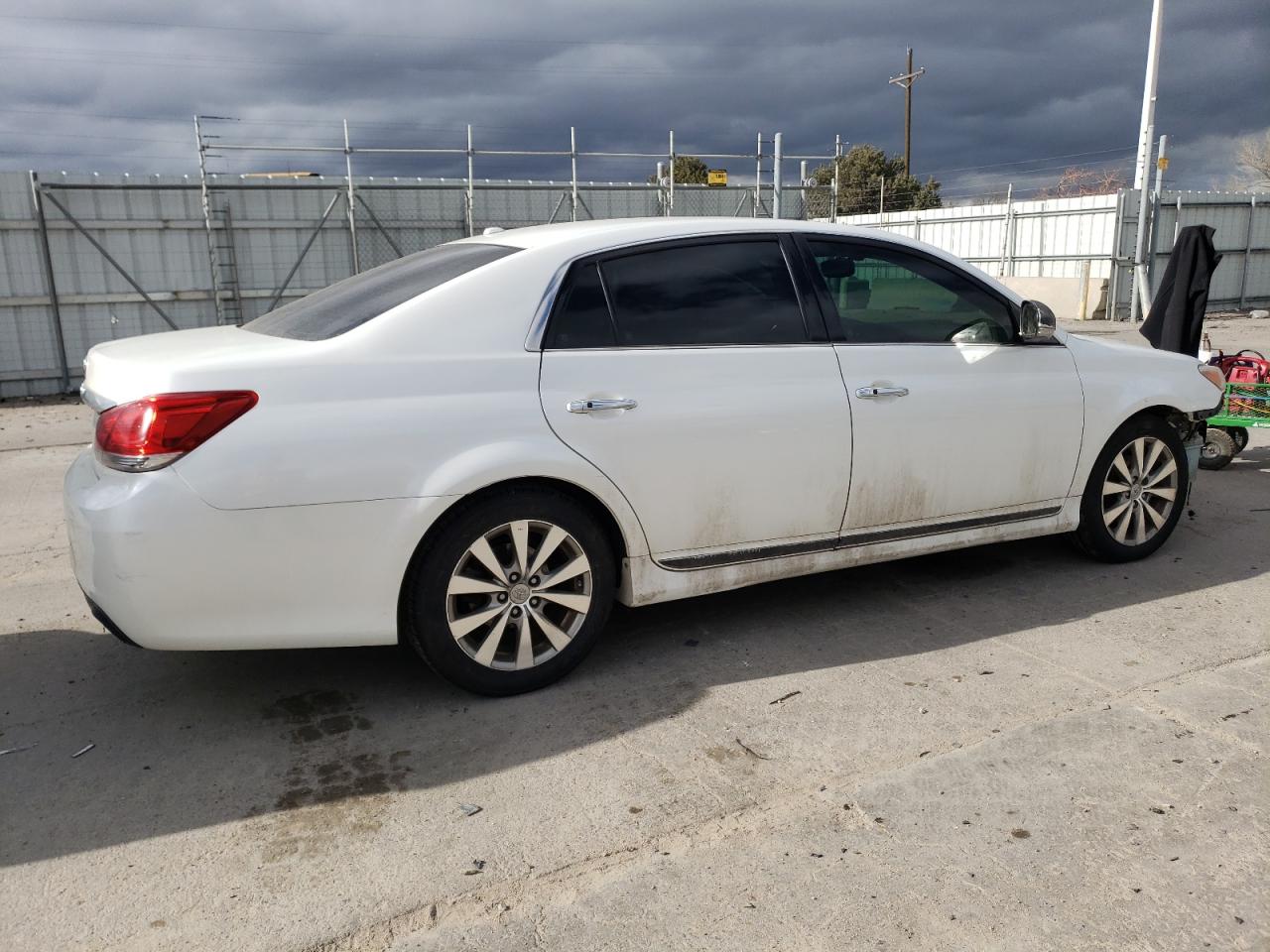 Photo 2 VIN: 4T1BK3DB3BU391555 - TOYOTA AVALON 