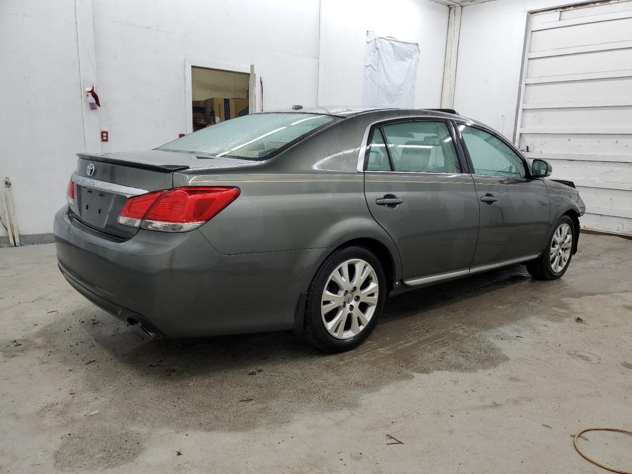 Photo 2 VIN: 4T1BK3DB4BU424868 - TOYOTA AVALON 