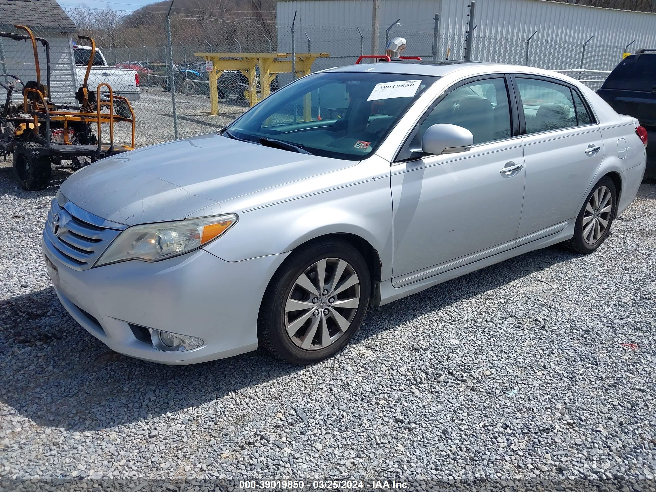 Photo 1 VIN: 4T1BK3DB7BU394460 - TOYOTA AVALON 