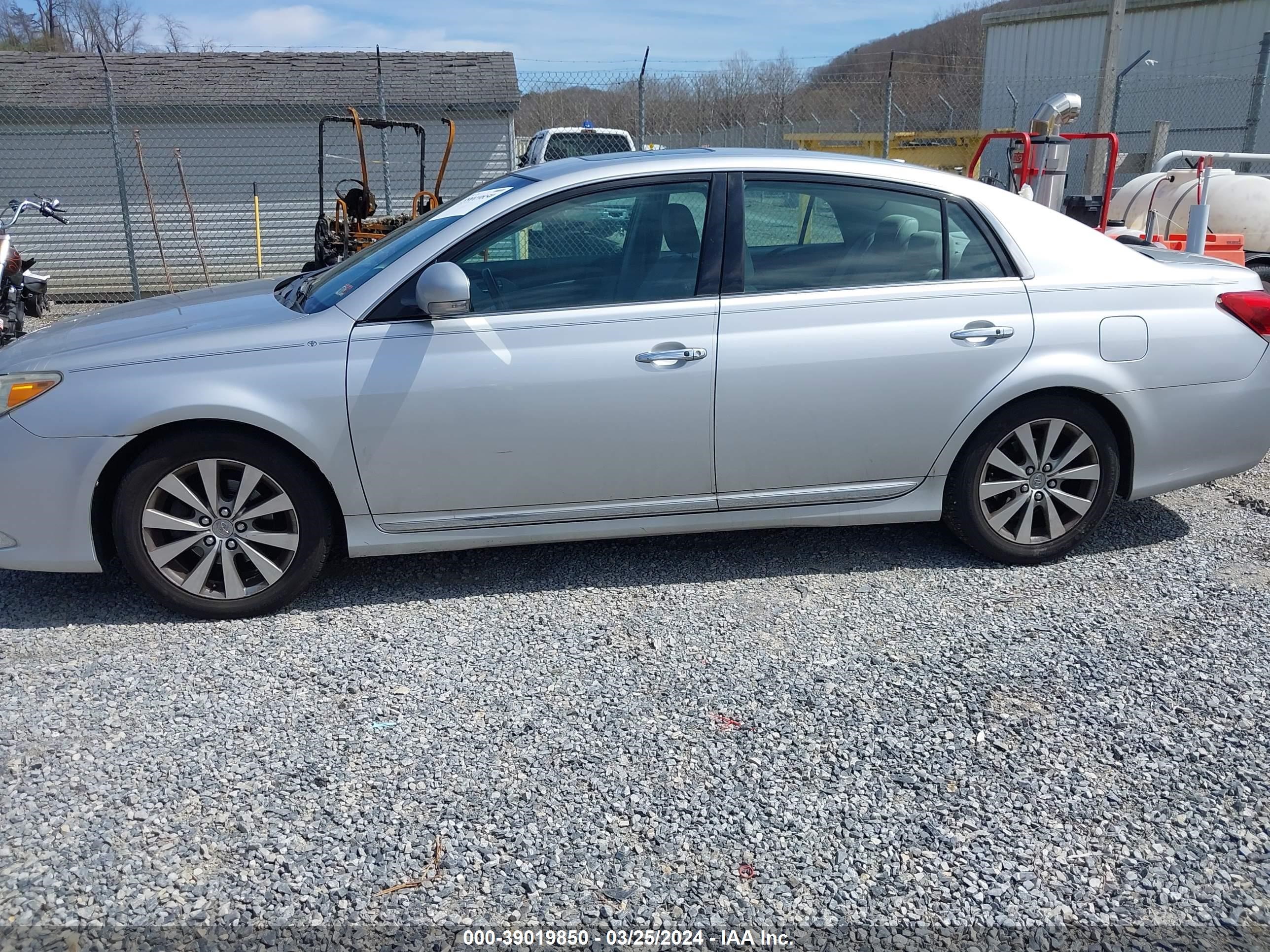 Photo 13 VIN: 4T1BK3DB7BU394460 - TOYOTA AVALON 