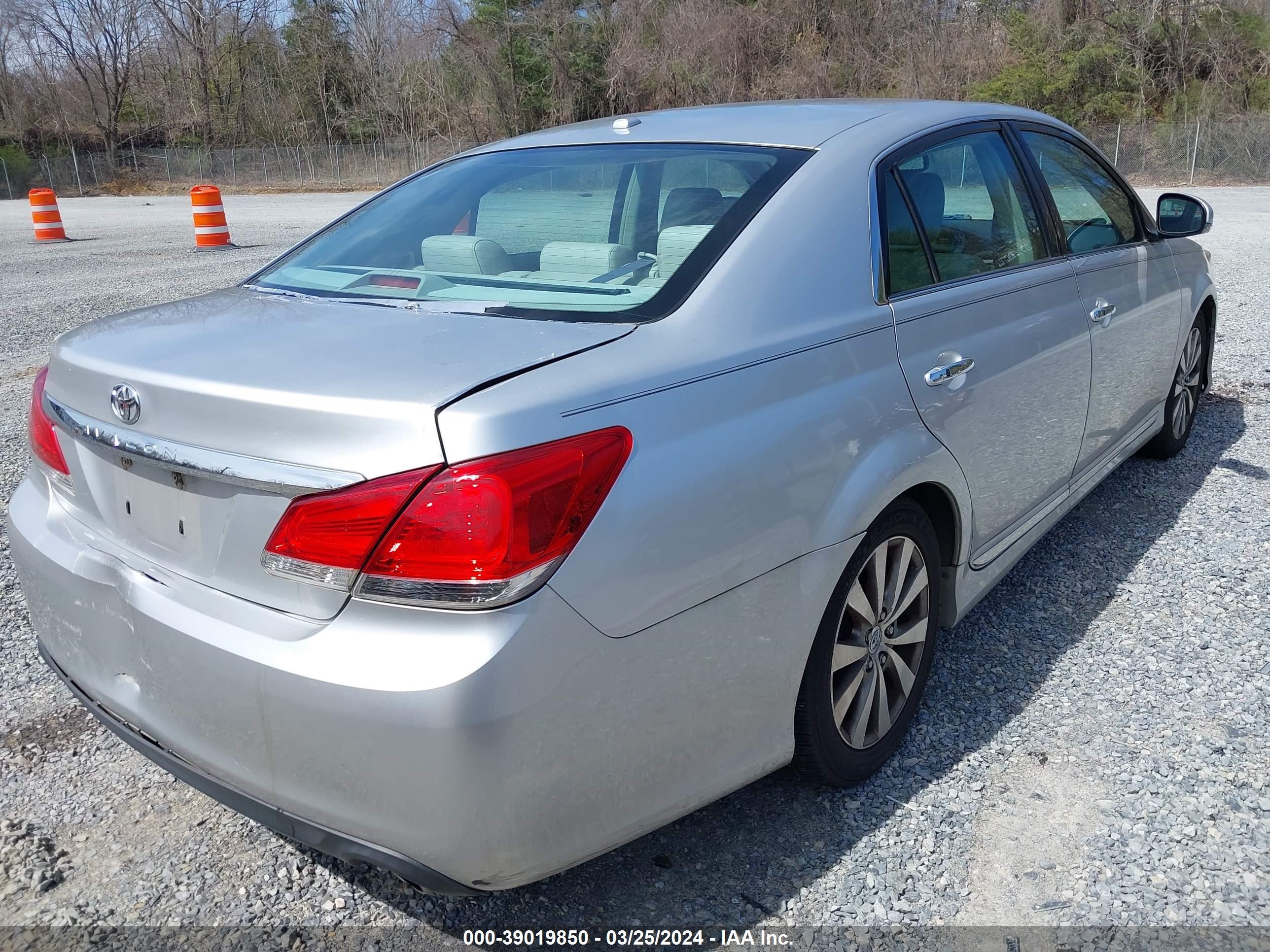 Photo 3 VIN: 4T1BK3DB7BU394460 - TOYOTA AVALON 