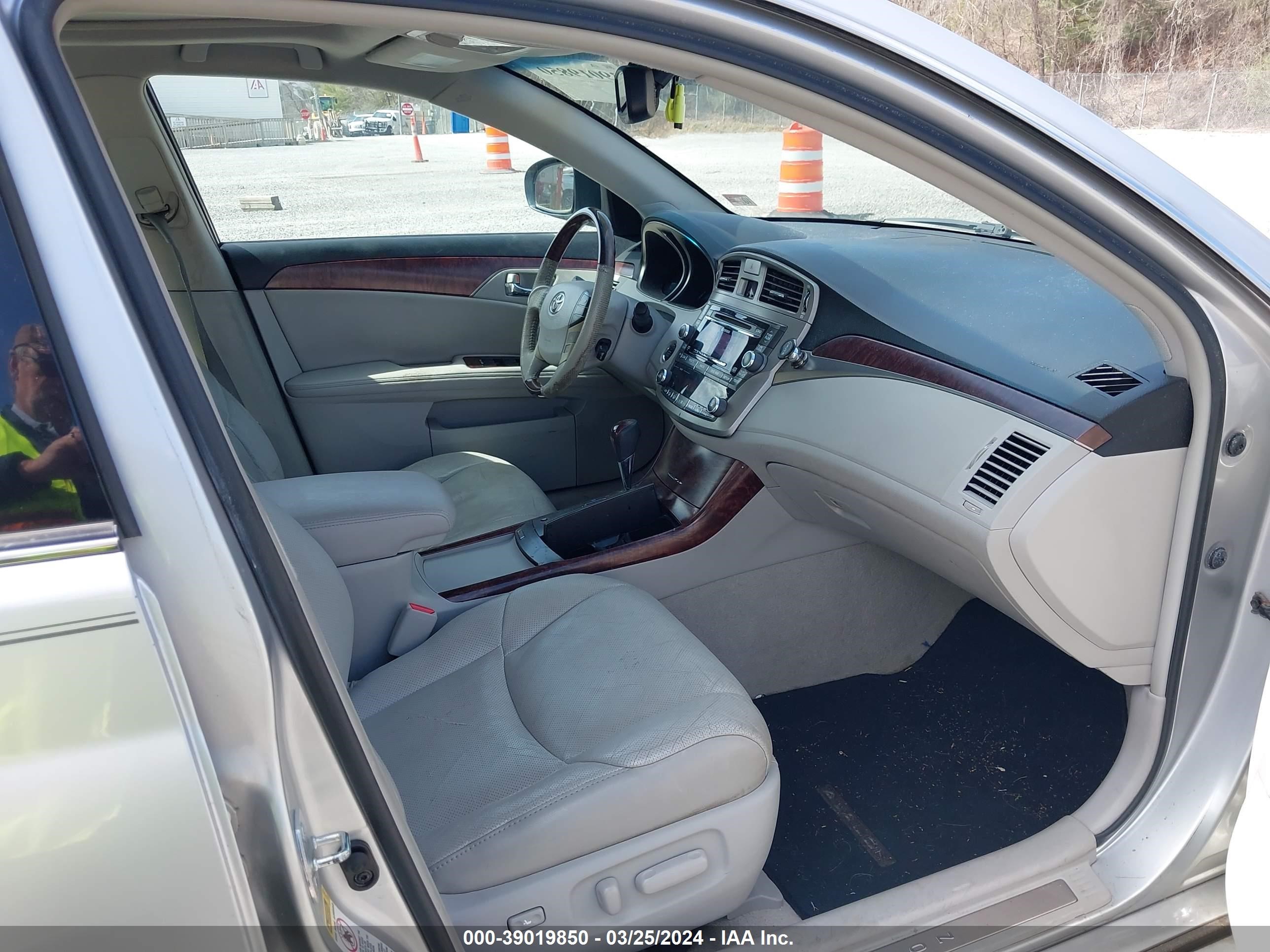 Photo 4 VIN: 4T1BK3DB7BU394460 - TOYOTA AVALON 