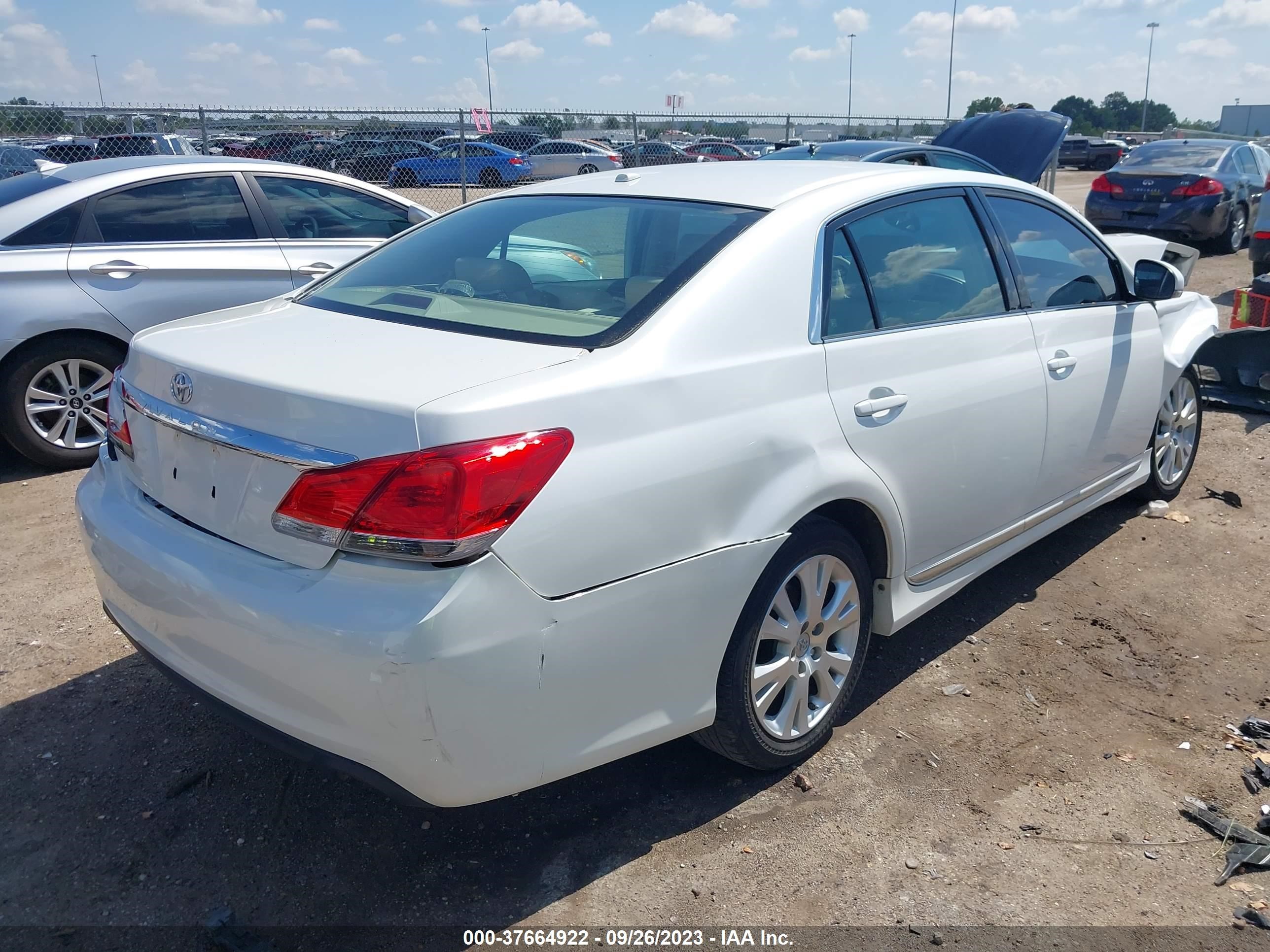 Photo 3 VIN: 4T1BK3DB8CU444297 - TOYOTA AVALON 