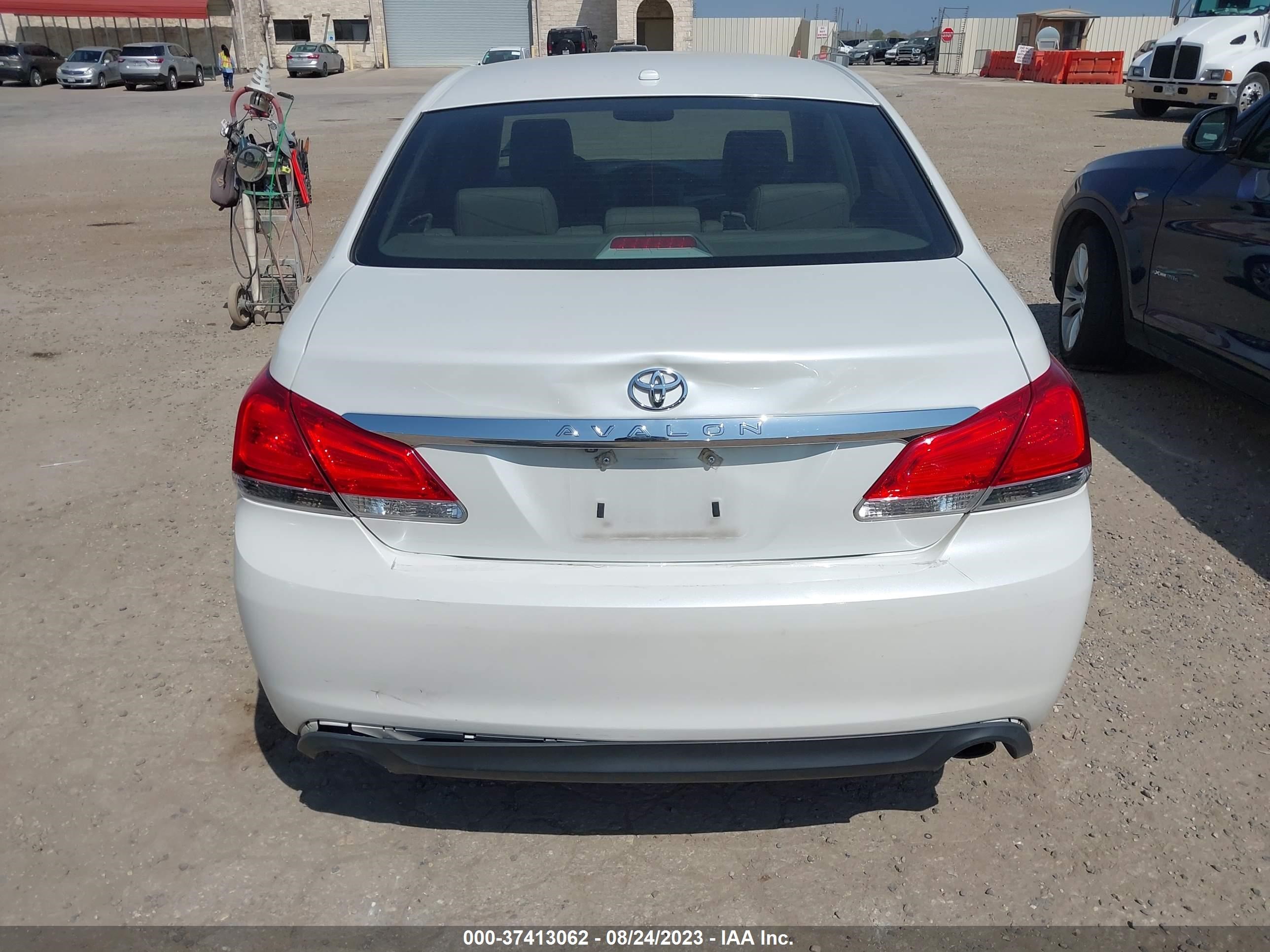 Photo 15 VIN: 4T1BK3DB9CU443742 - TOYOTA AVALON 