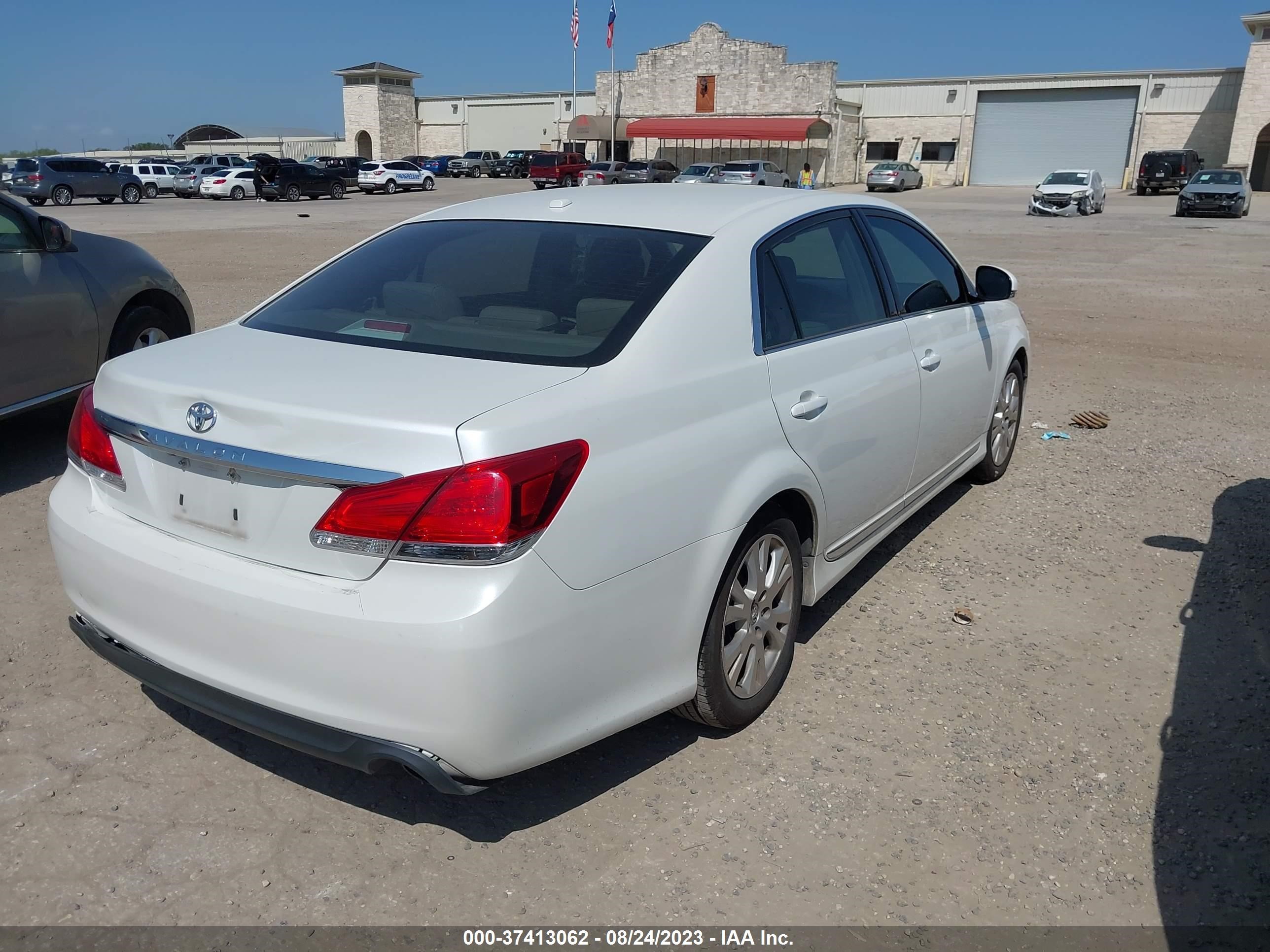 Photo 3 VIN: 4T1BK3DB9CU443742 - TOYOTA AVALON 