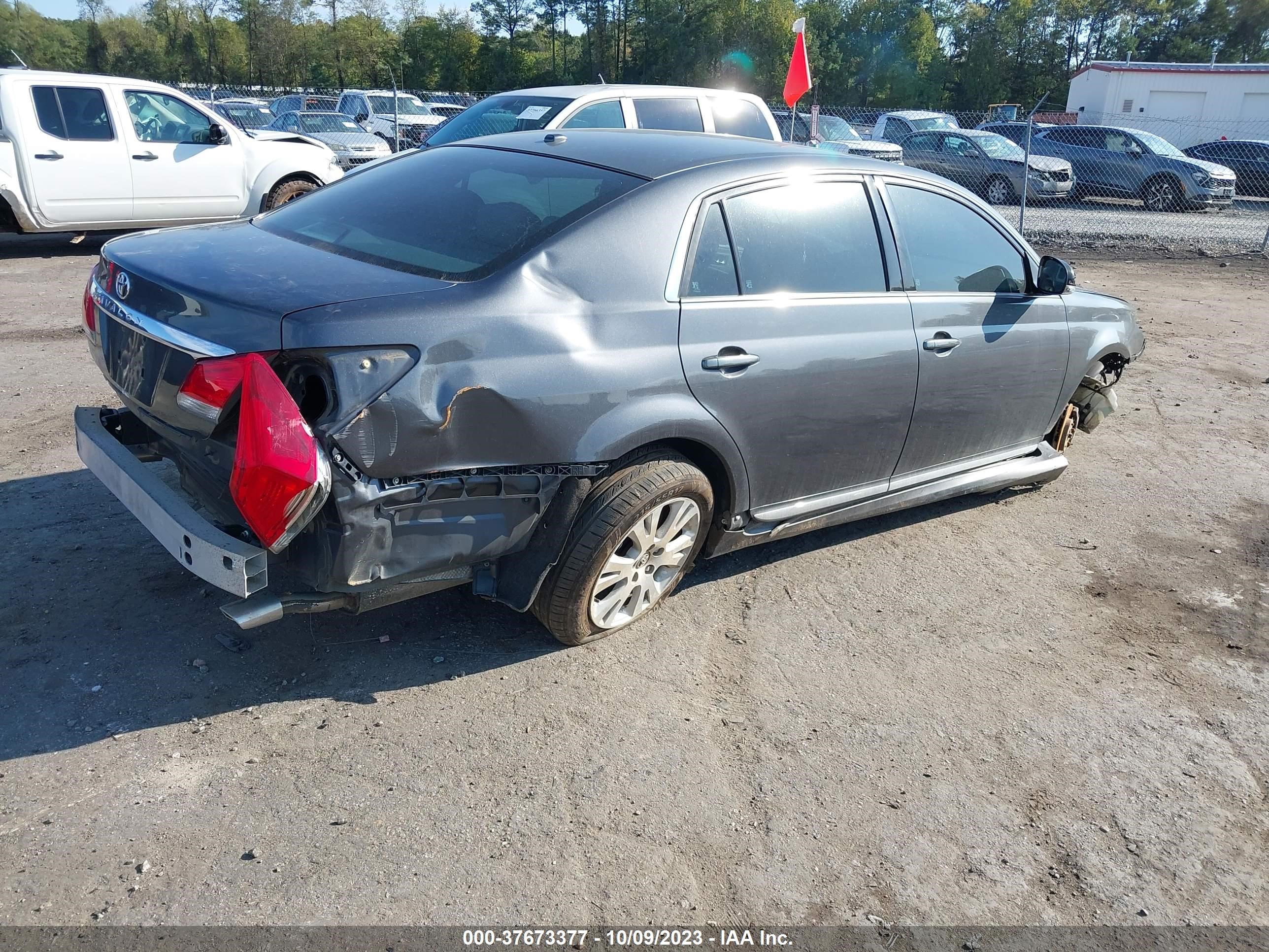 Photo 3 VIN: 4T1BK3DBXBU403989 - TOYOTA AVALON 