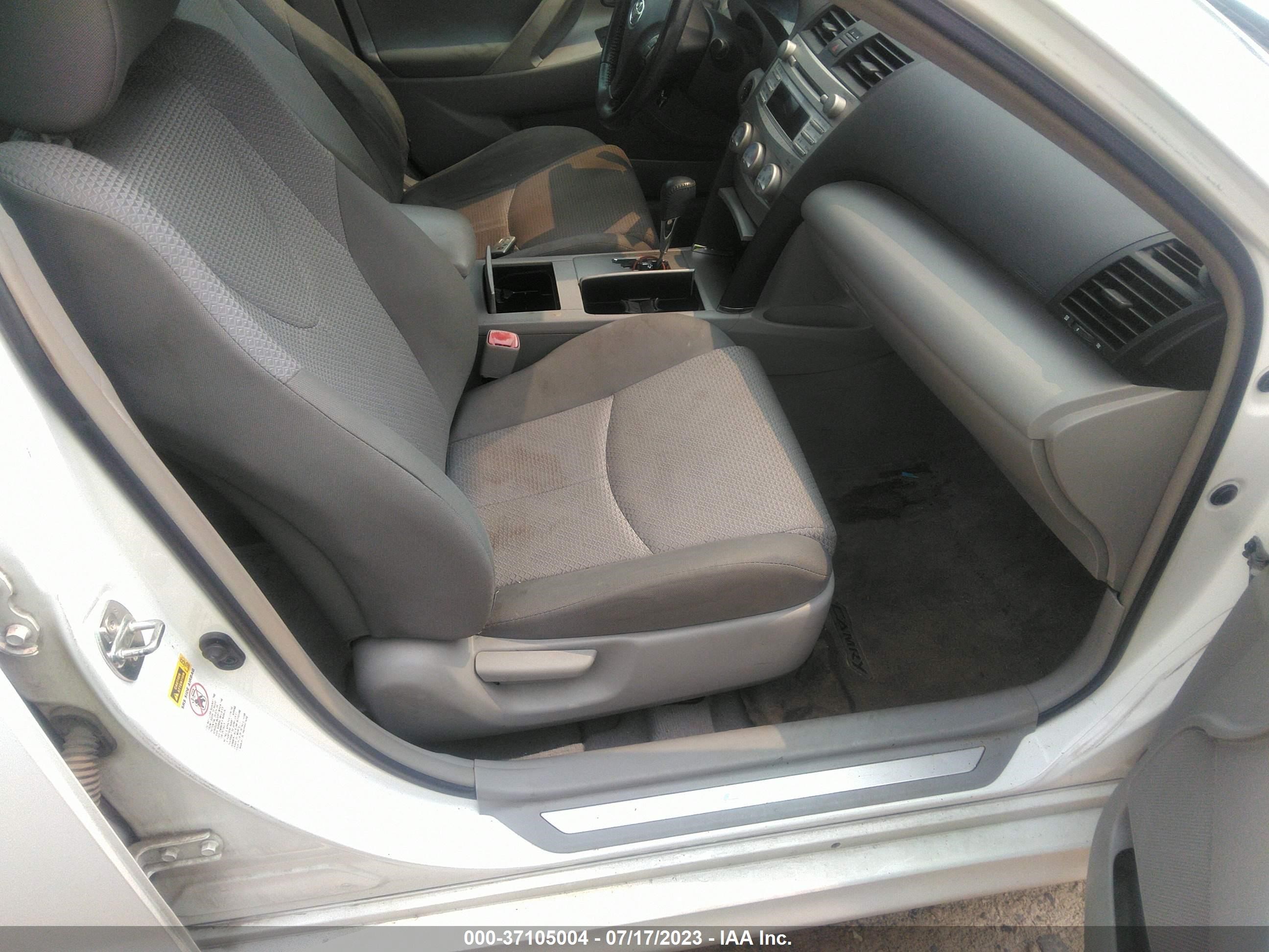 Photo 4 VIN: 4T1BK3EK0AU601008 - TOYOTA CAMRY 