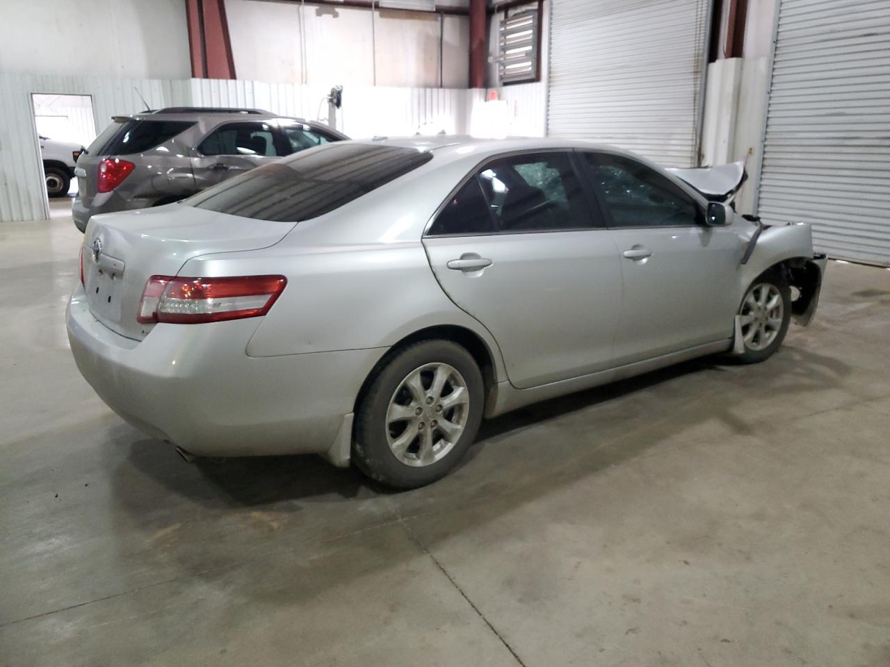 Photo 2 VIN: 4T1BK3EK0BU126154 - TOYOTA CAMRY 