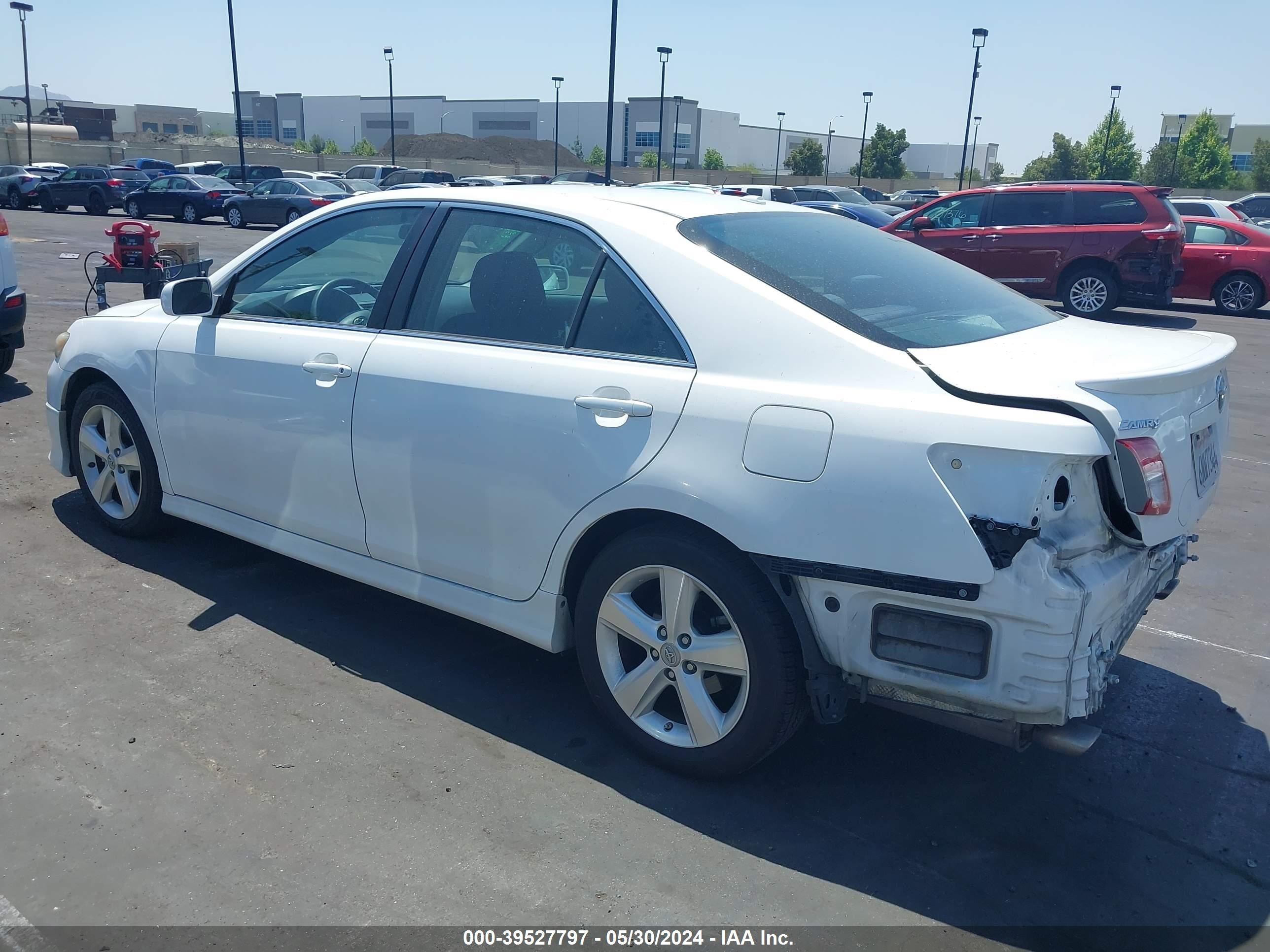 Photo 2 VIN: 4T1BK3EK2BU621228 - TOYOTA CAMRY 