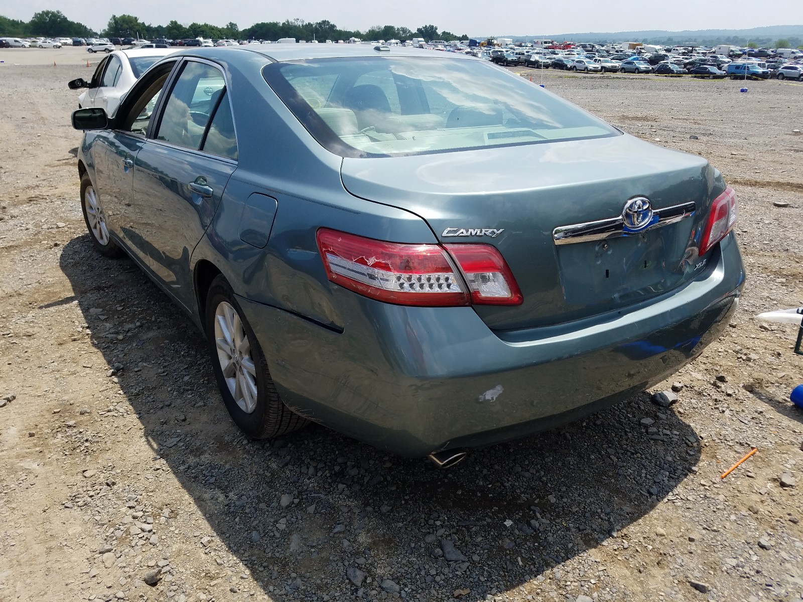 Photo 2 VIN: 4T1BK3EK4BU615351 - TOYOTA CAMRY SE 