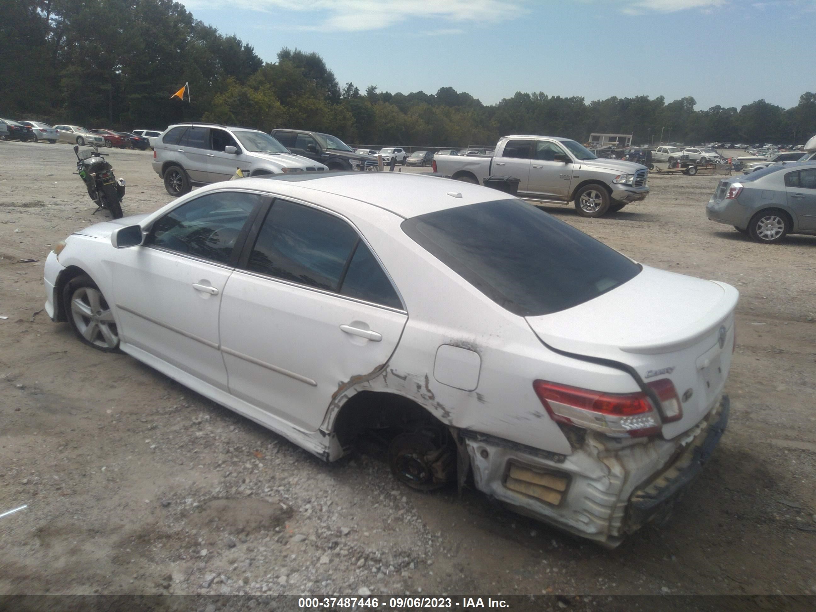 Photo 2 VIN: 4T1BK3EK5BU623670 - TOYOTA CAMRY 