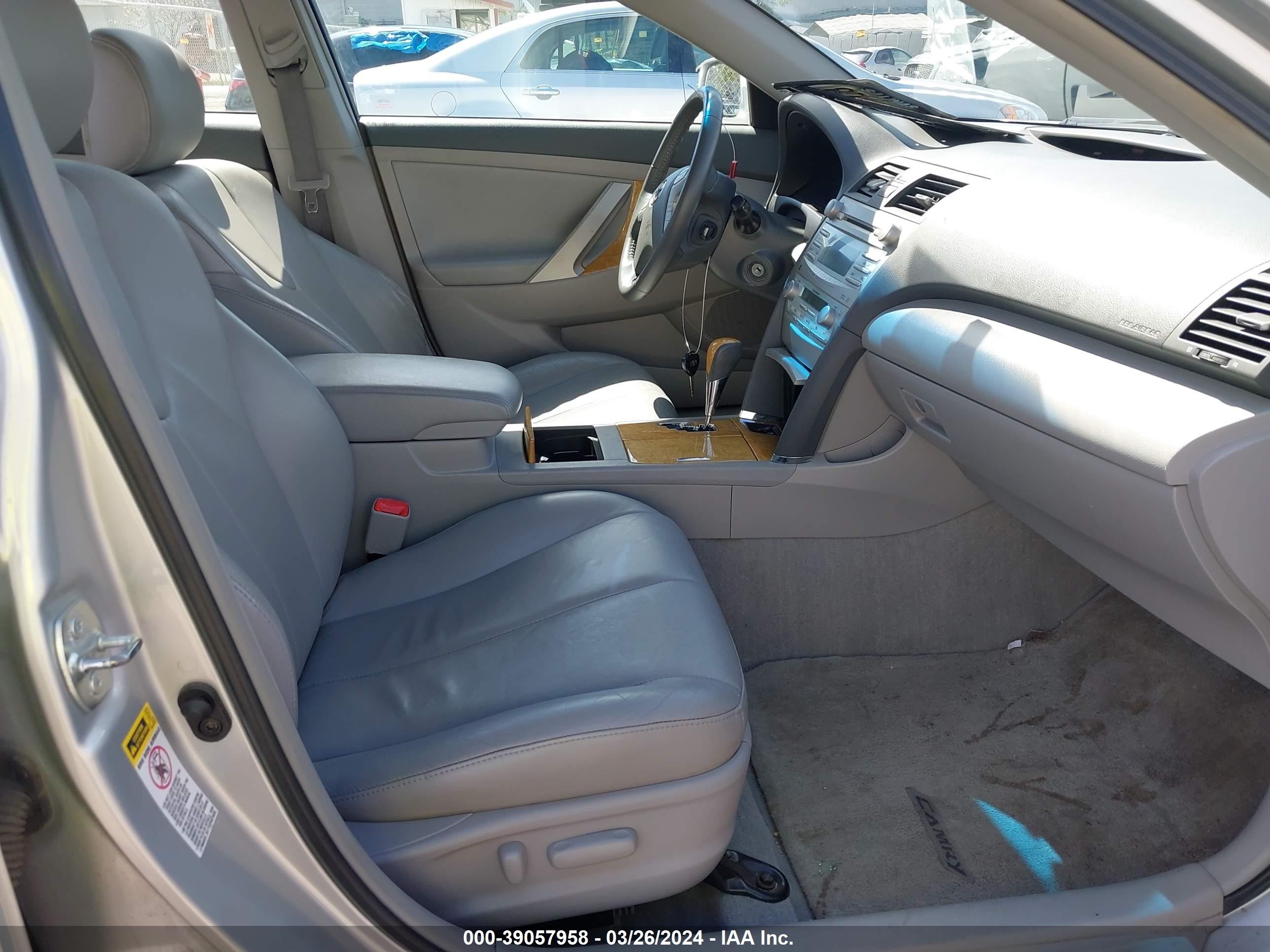 Photo 4 VIN: 4T1BK46K07U005572 - TOYOTA CAMRY 