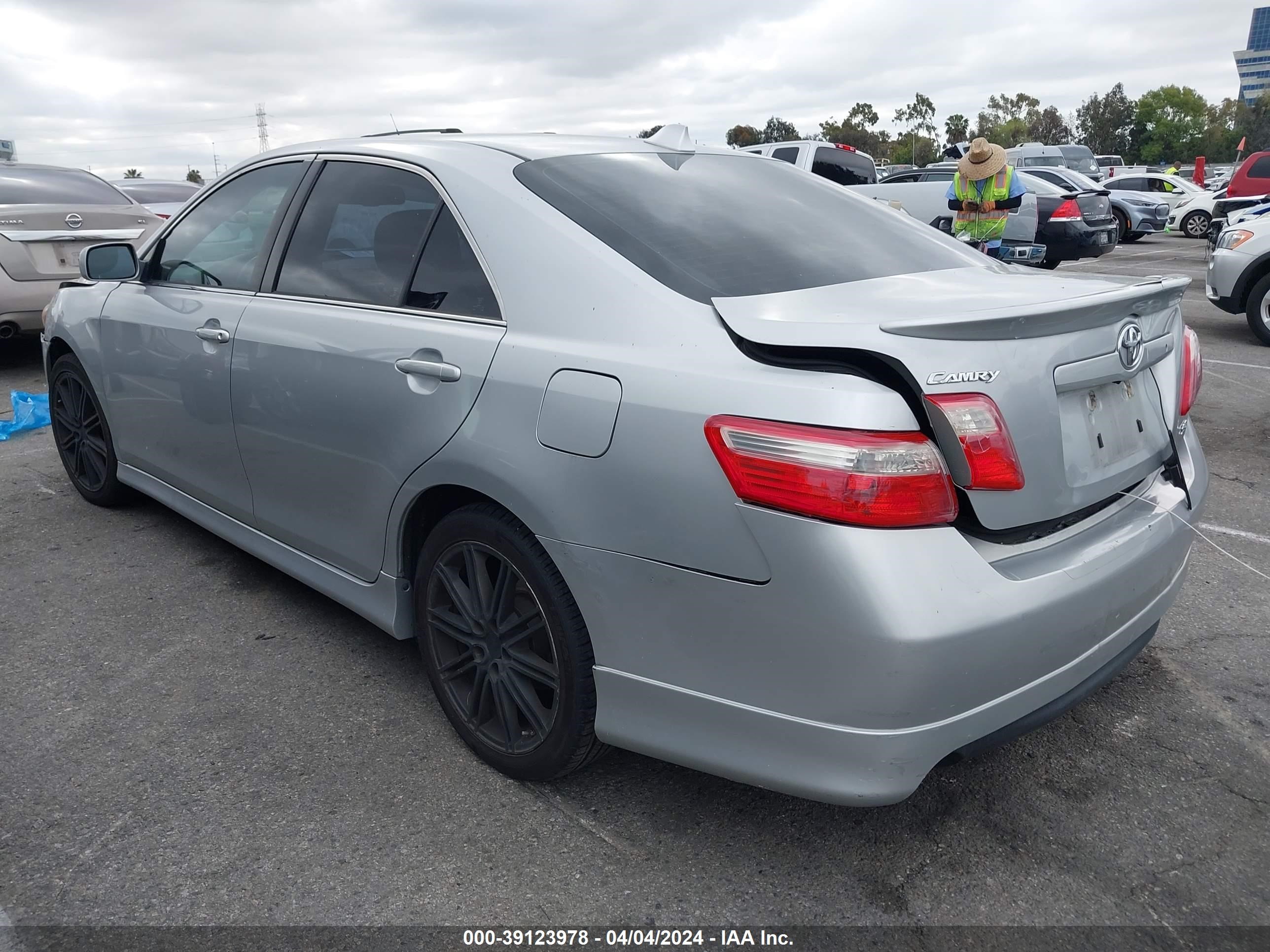 Photo 2 VIN: 4T1BK46K07U530437 - TOYOTA CAMRY 