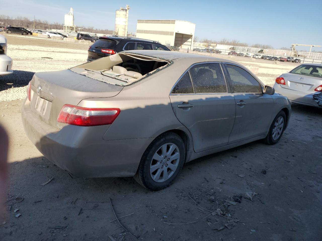 Photo 2 VIN: 4T1BK46K27U556814 - TOYOTA CAMRY 